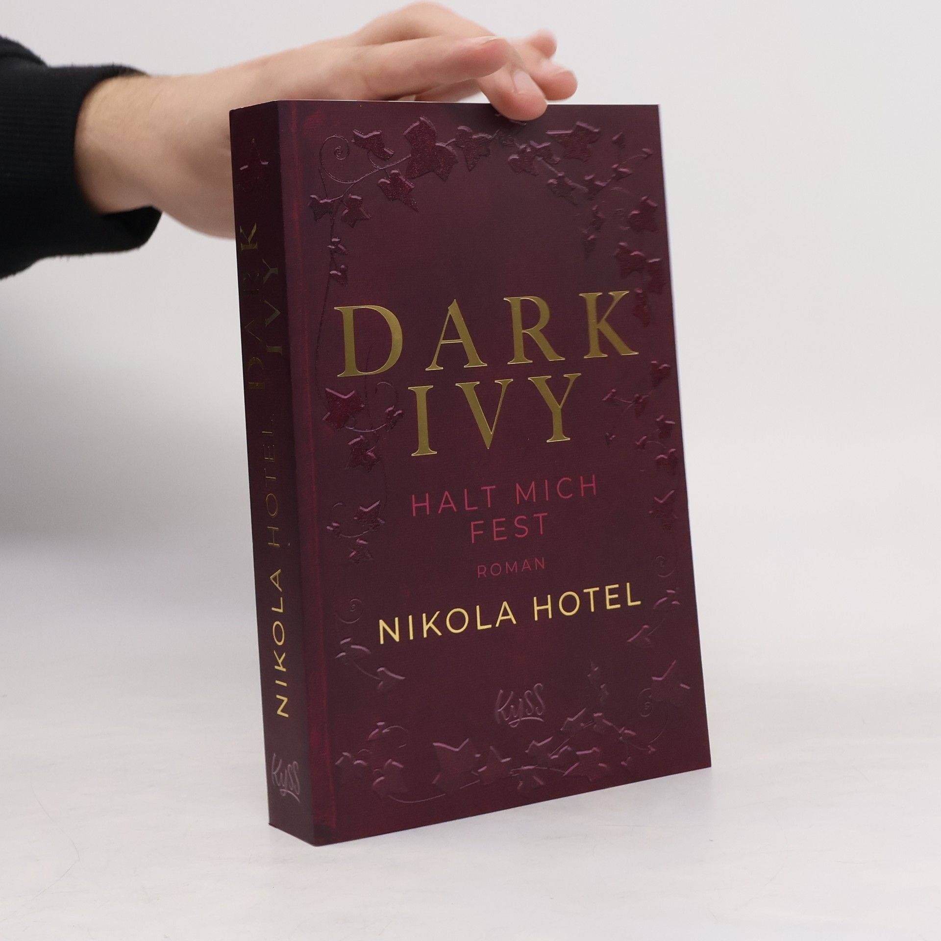 Nikola Hotel Dark Ivy