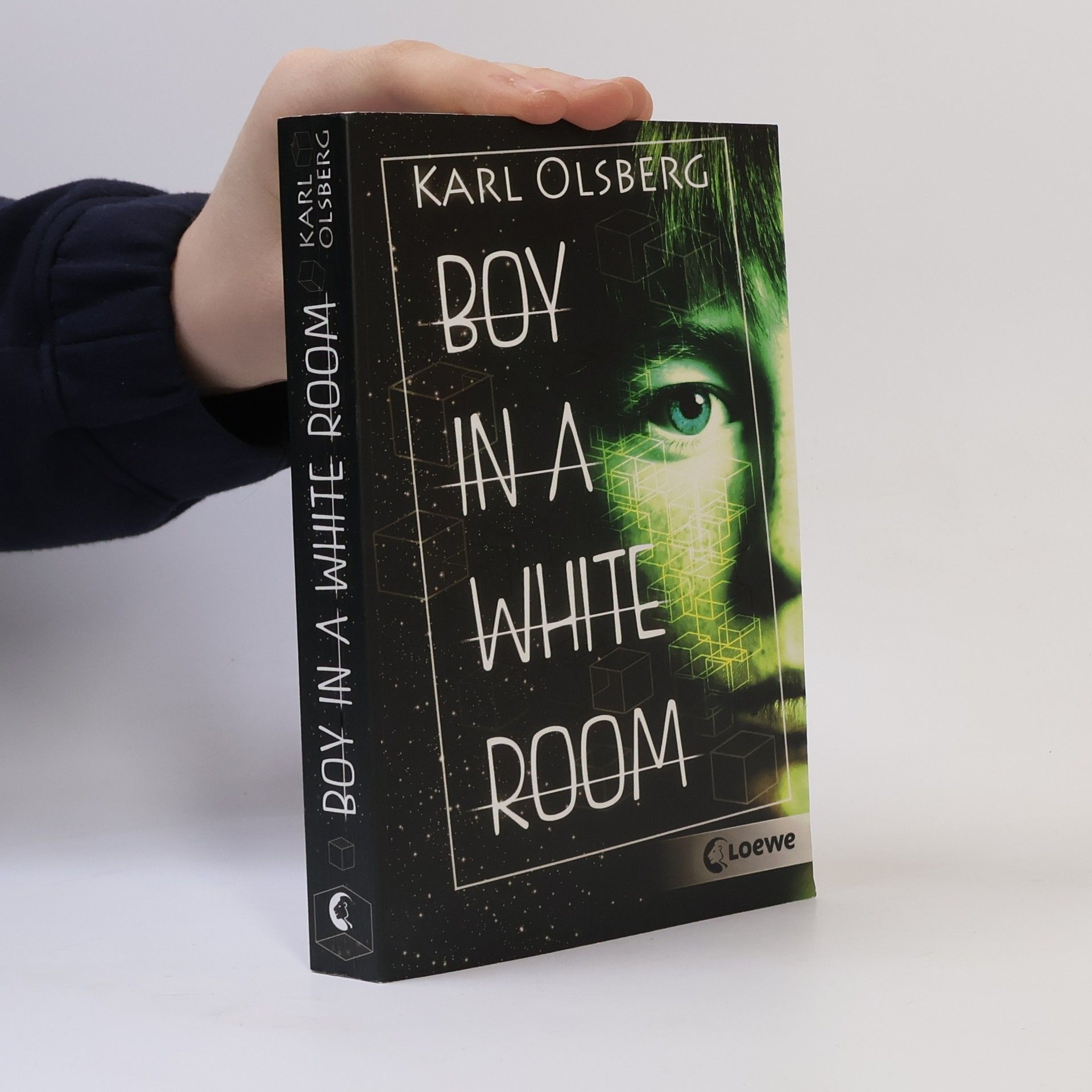 Karl Olsberg Boy in a white room