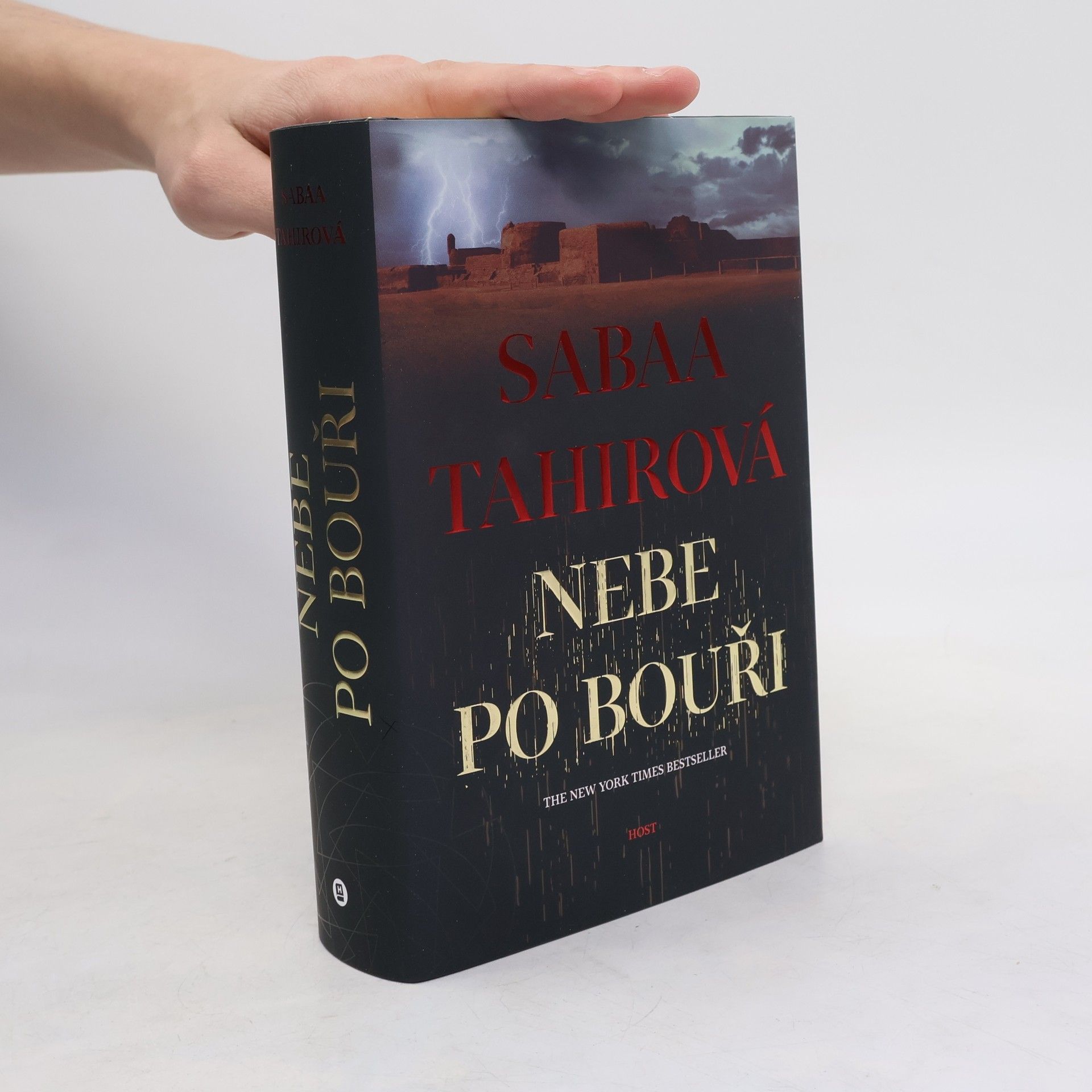 Sabaa Tahir Nebe po bouři