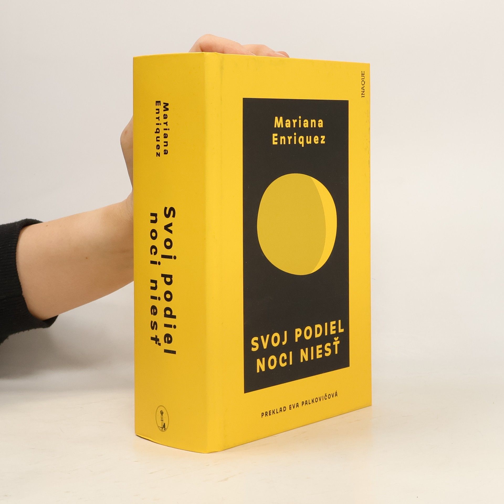 Mariana Enríquezová Svoj podiel noci niesť