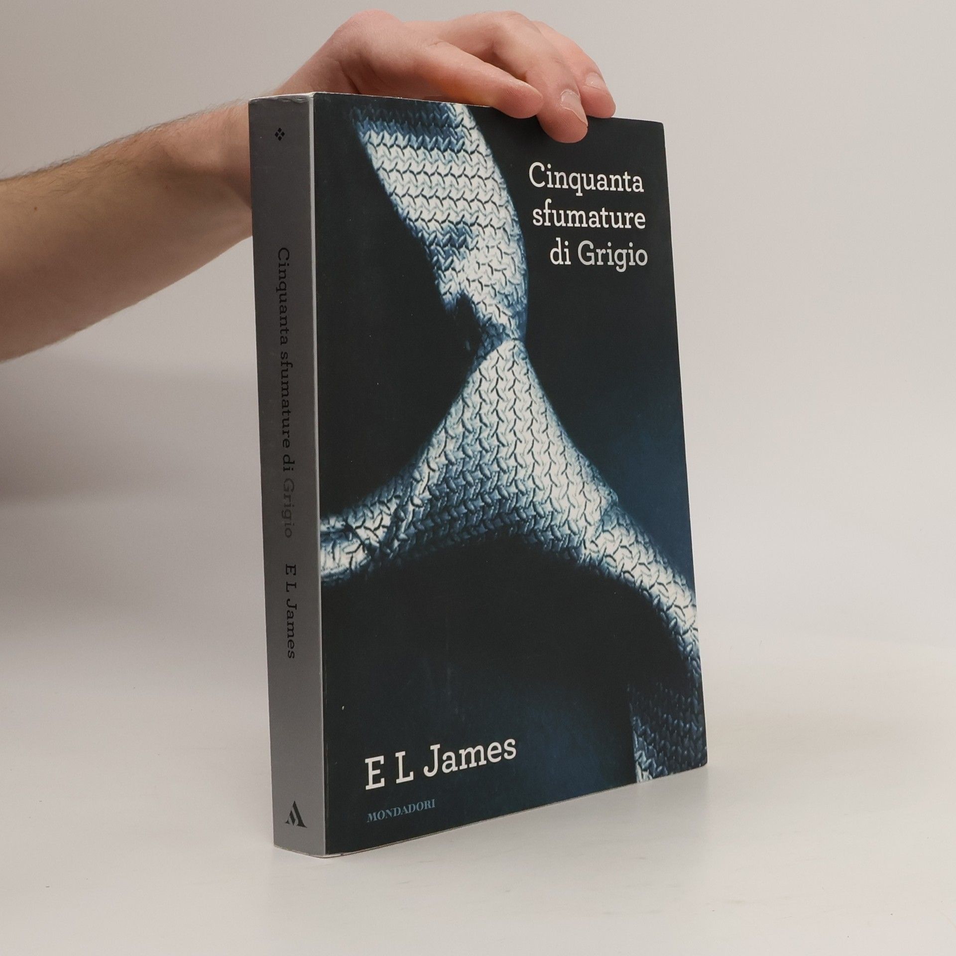E. L. James Cinquanta sfumature di Grigio 1. Cinquanta sfumature di Grigio