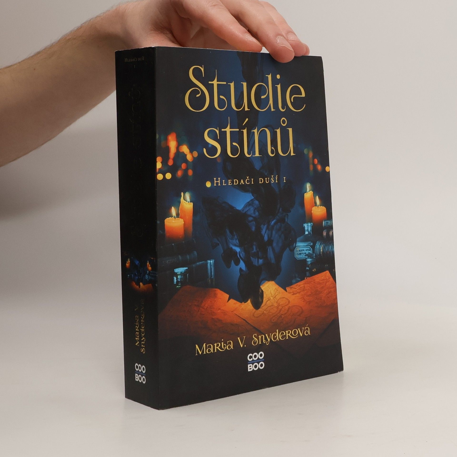 Maria V. Snyder Studie stínů. Hledači duší I.