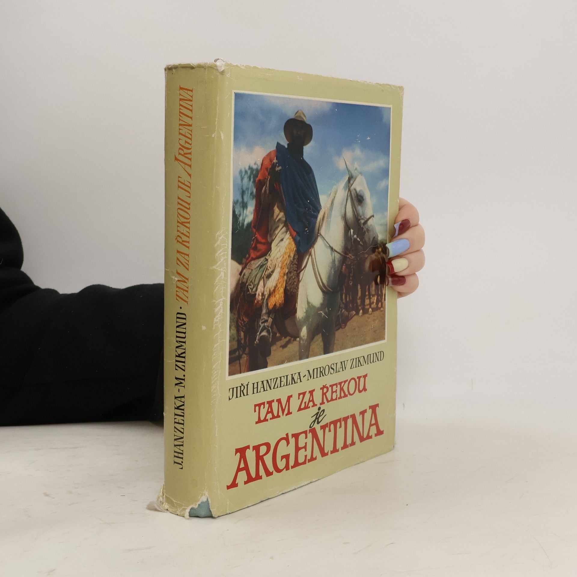 Jiří Hanzelka Tam za řekou je Argentina