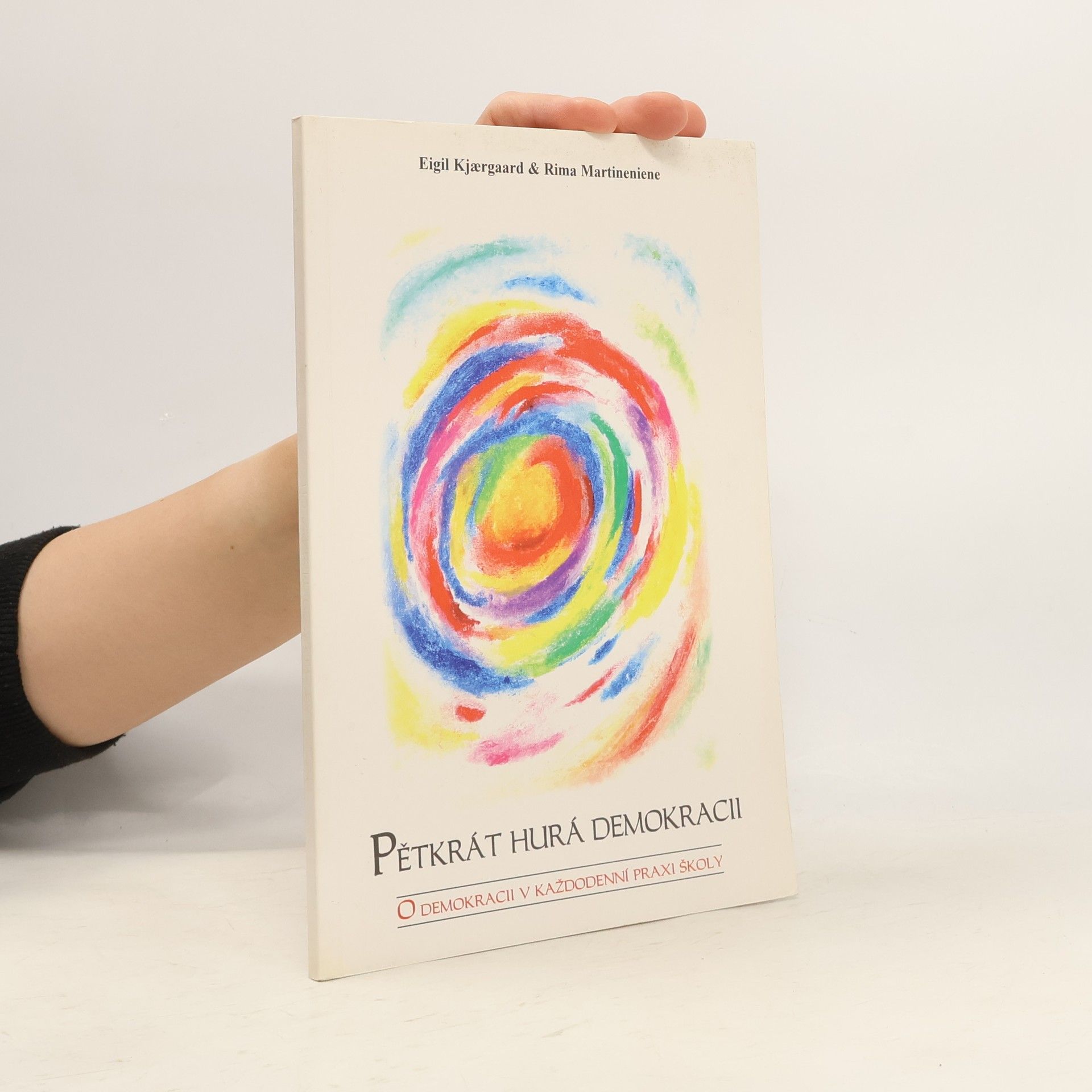 Eigil Kjąrgaard Pětkrát hurá demokracii : o demokracii v každodenní praxi školy