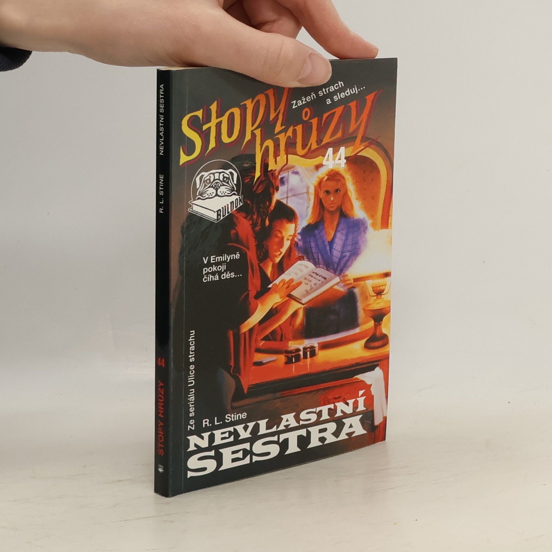 R. L. Stine Nevlastní sestra. Stopy hrůzy 44