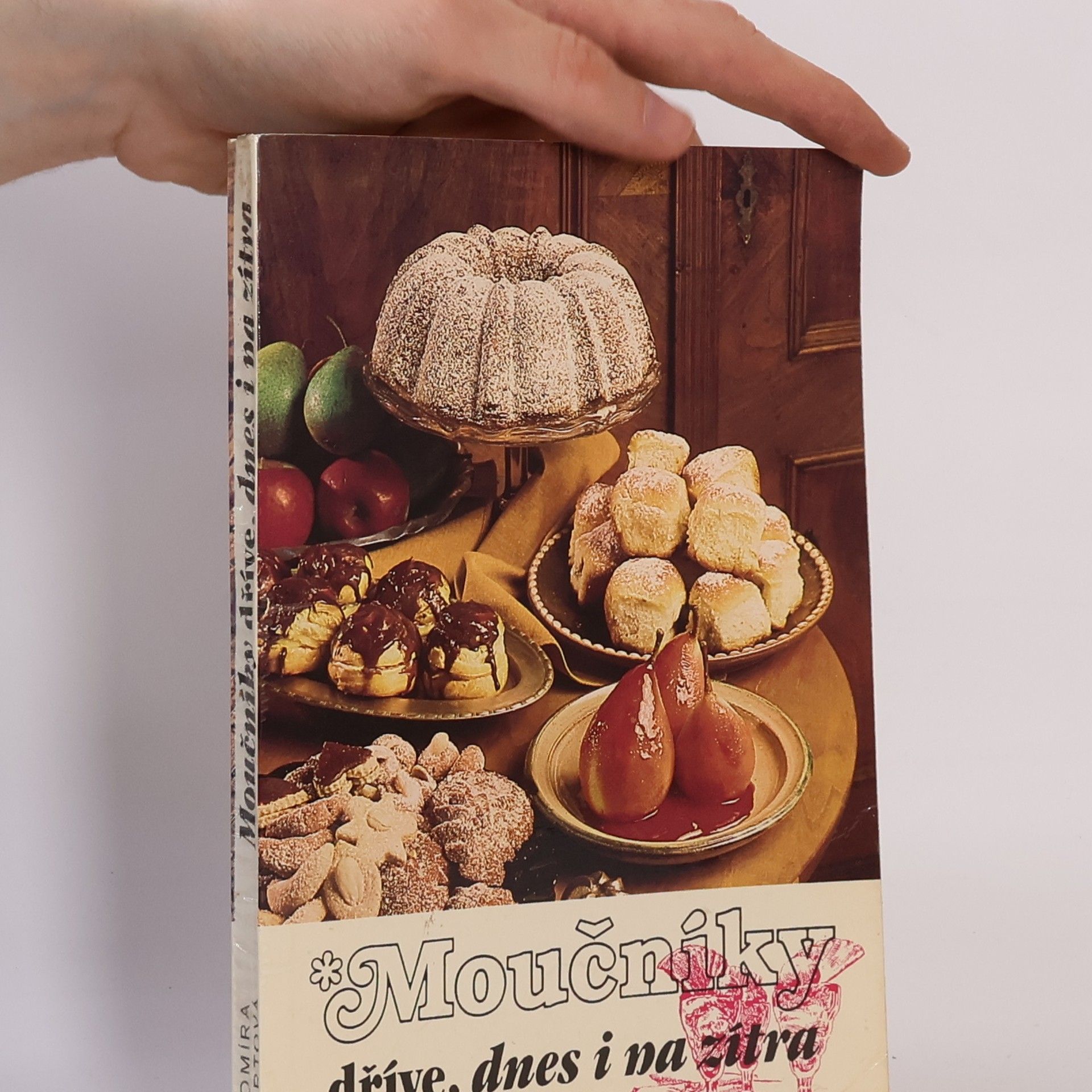 Drahomíra Peukertová Moučníky dříve, dnes i zítra