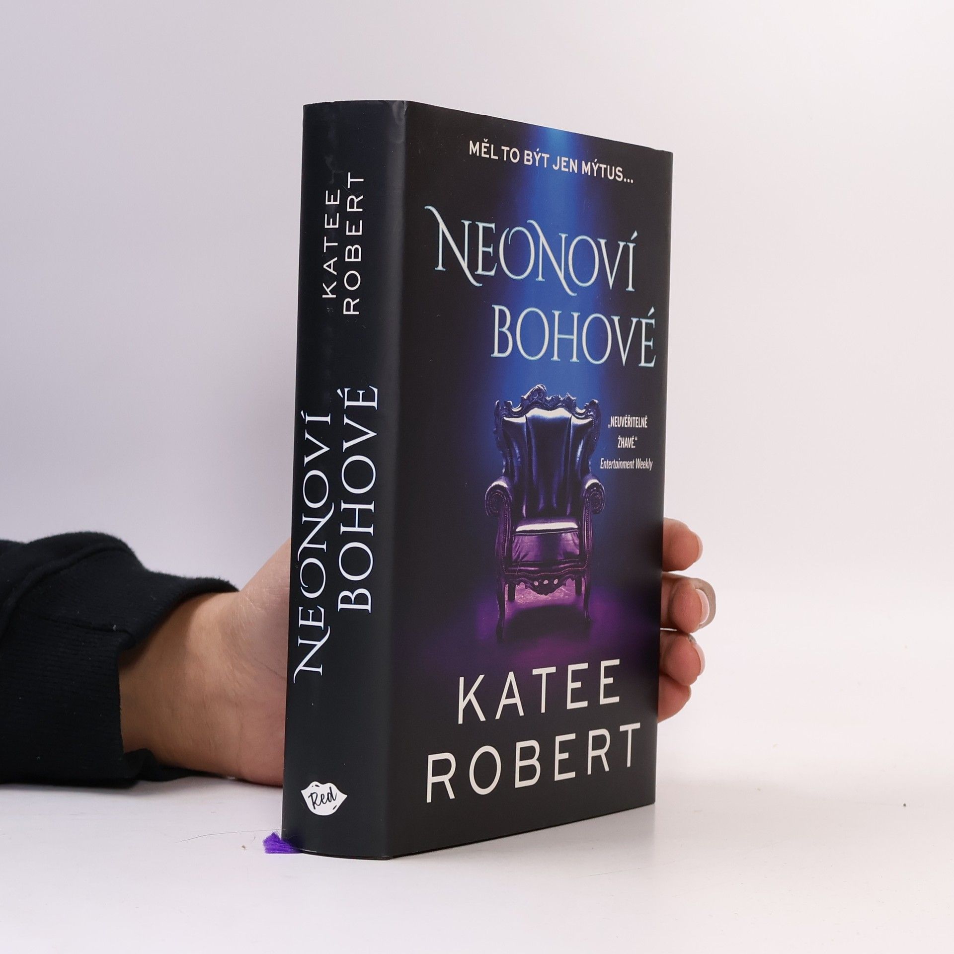 Katee Robert Neonoví bohové