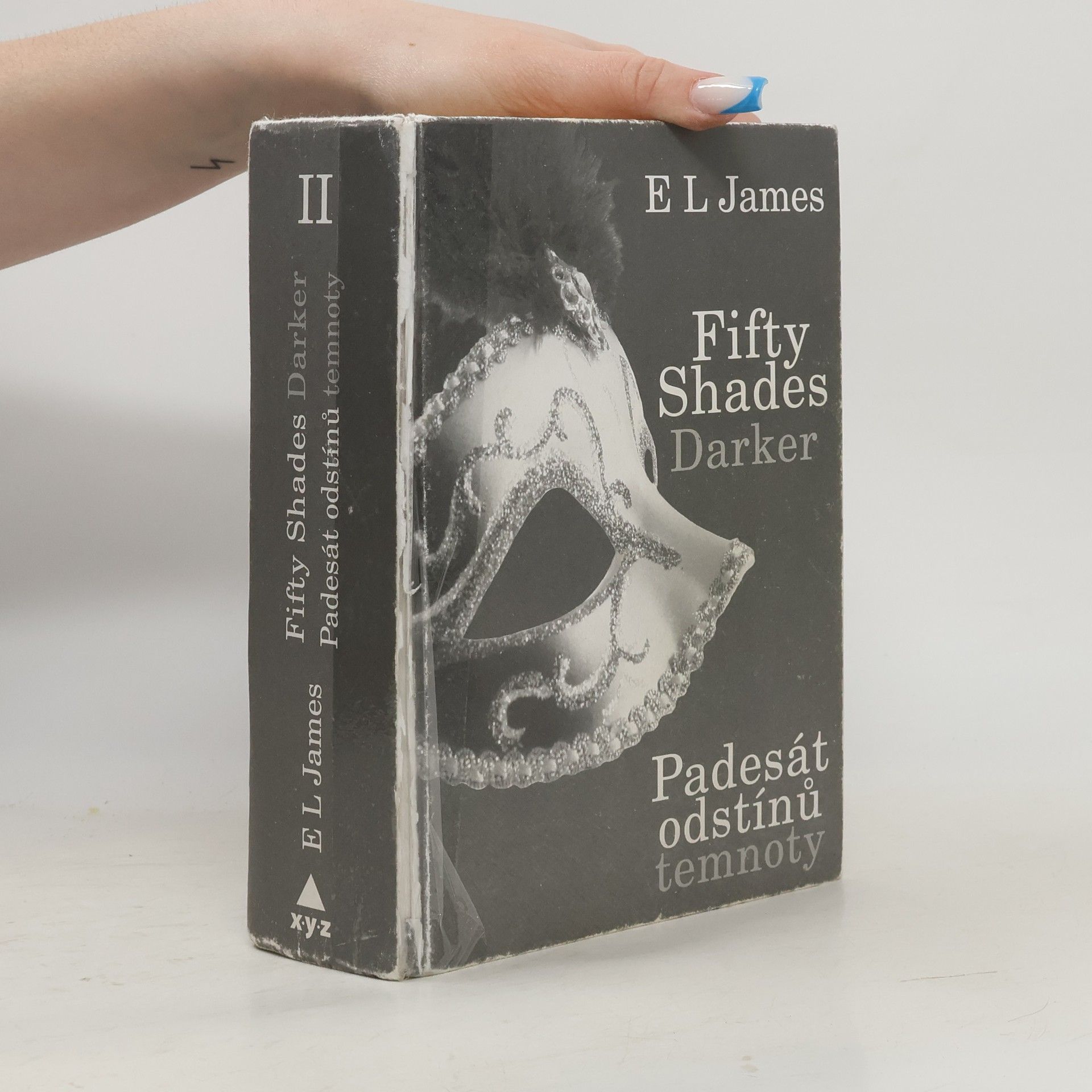 E. L. James Padesát odstínů temnoty