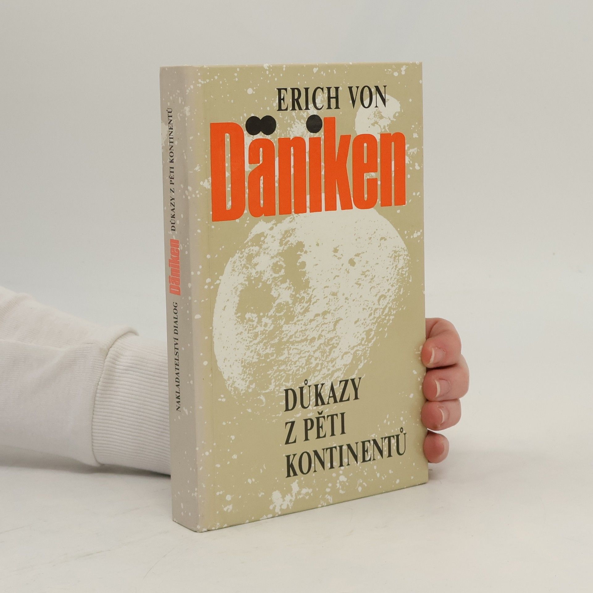 Erich von Däniken Důkazy z pěti kontinentů