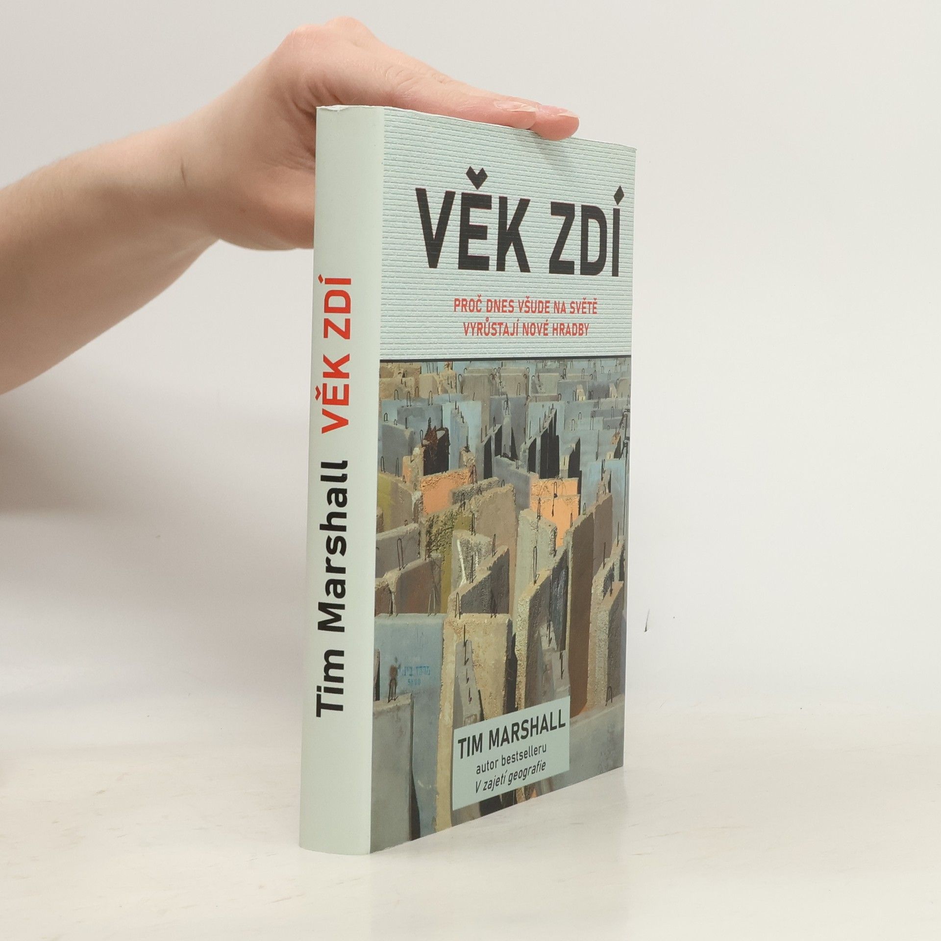 Tim Marshall Věk zdí: Proč dnes všude na světě vyrůstají nové hradby
