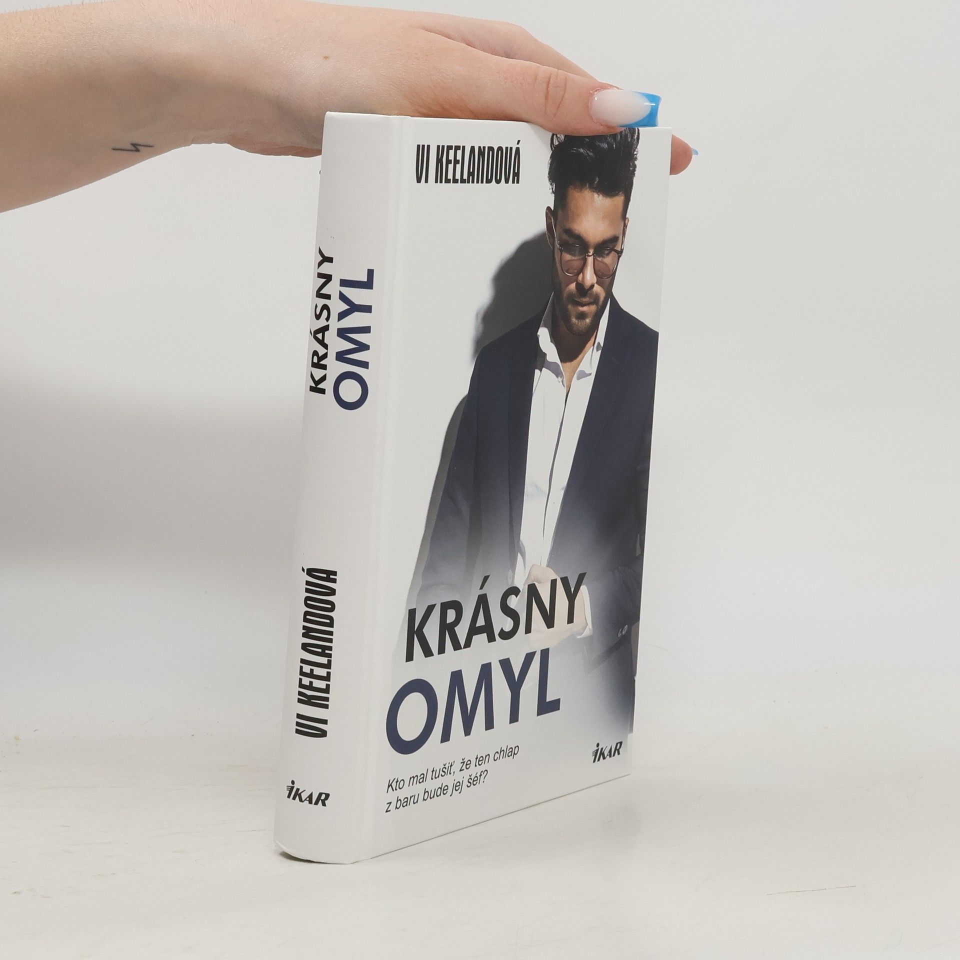 Vi Keeland Krásny omyl