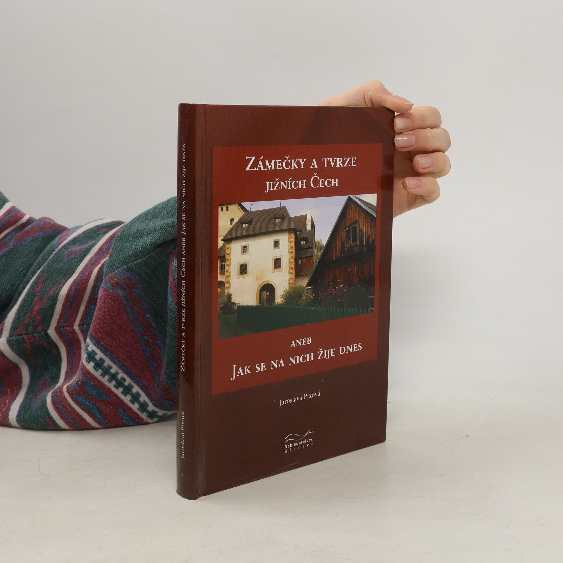 Jaroslava Pixová Zámečky a tvrze jižních Čech aneb Jak se na nich žije dnes