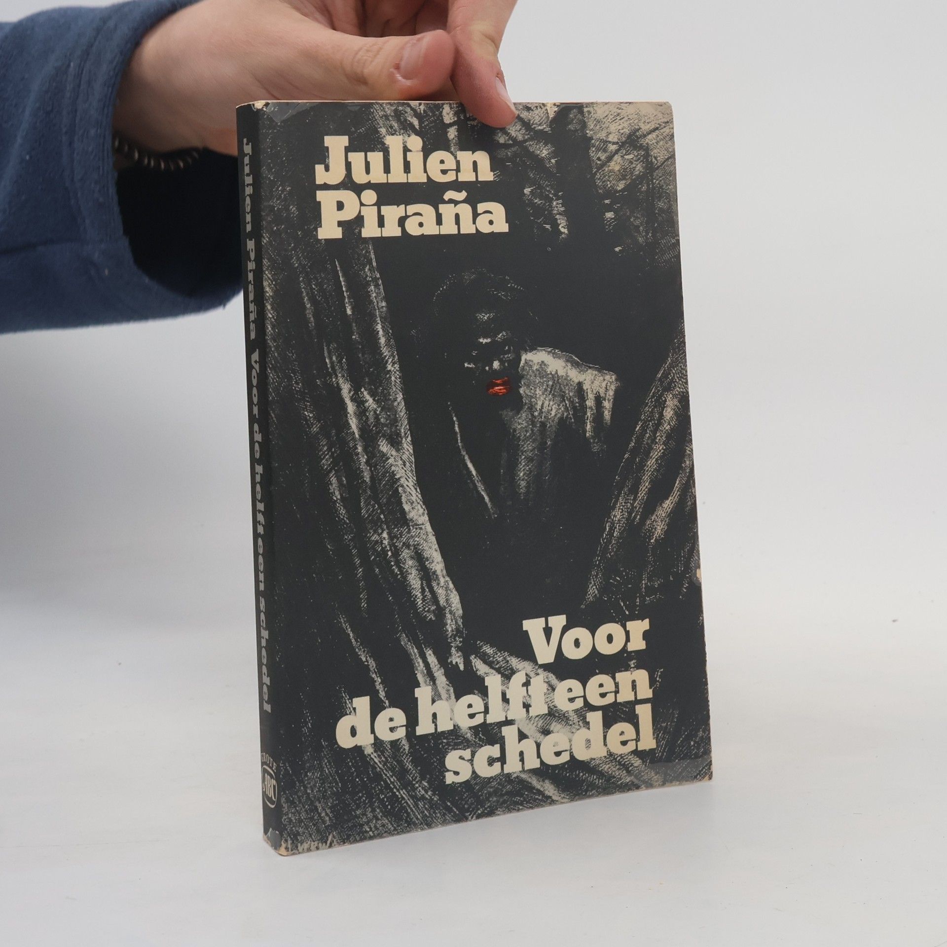 Julien Pirana Grote ABC - 298: Voor de helft een schedel