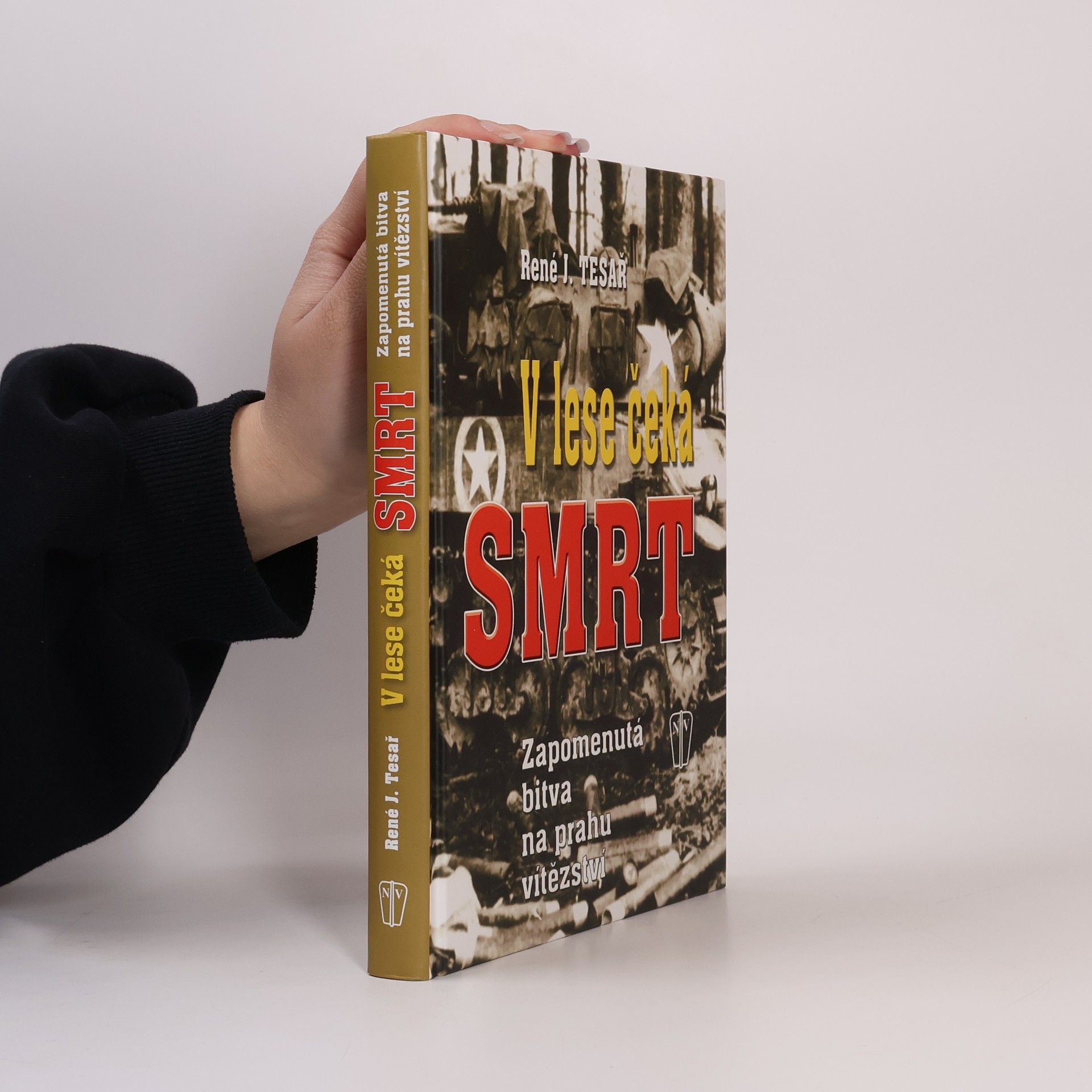 René J. Tesař V lese čeká smrt: Zapomenutá bitva na prahu vítězství