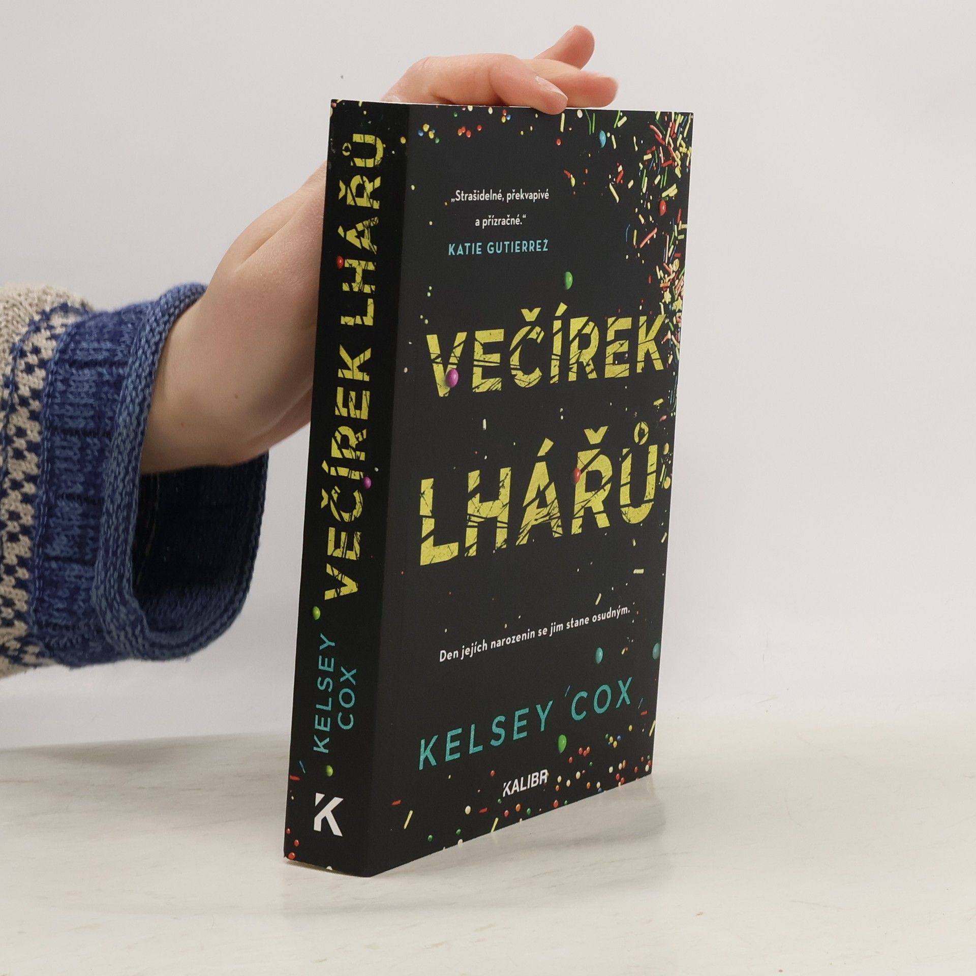 Kelsey Cox Večírek lhářů