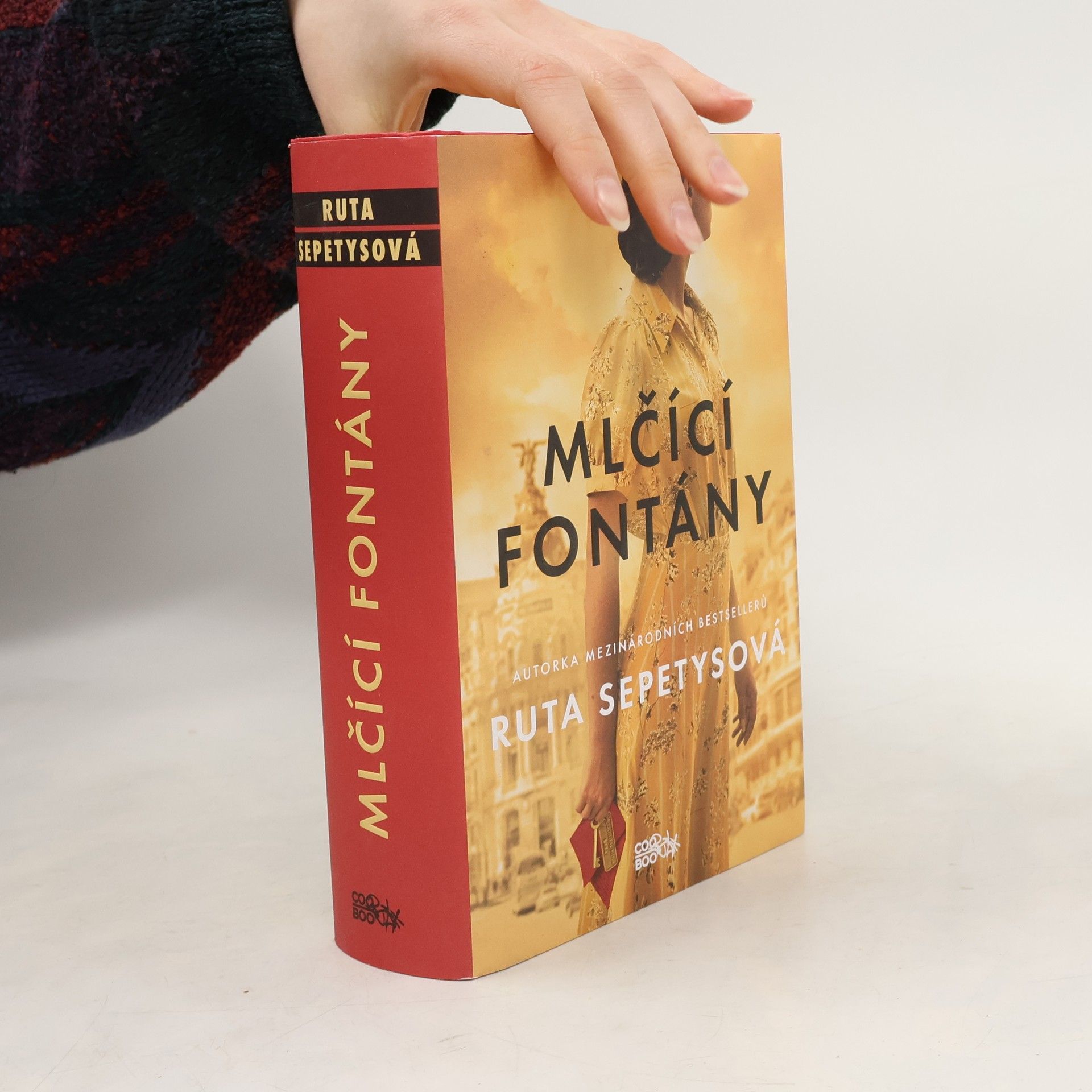 Ruta Sepetys Mlčící fontány