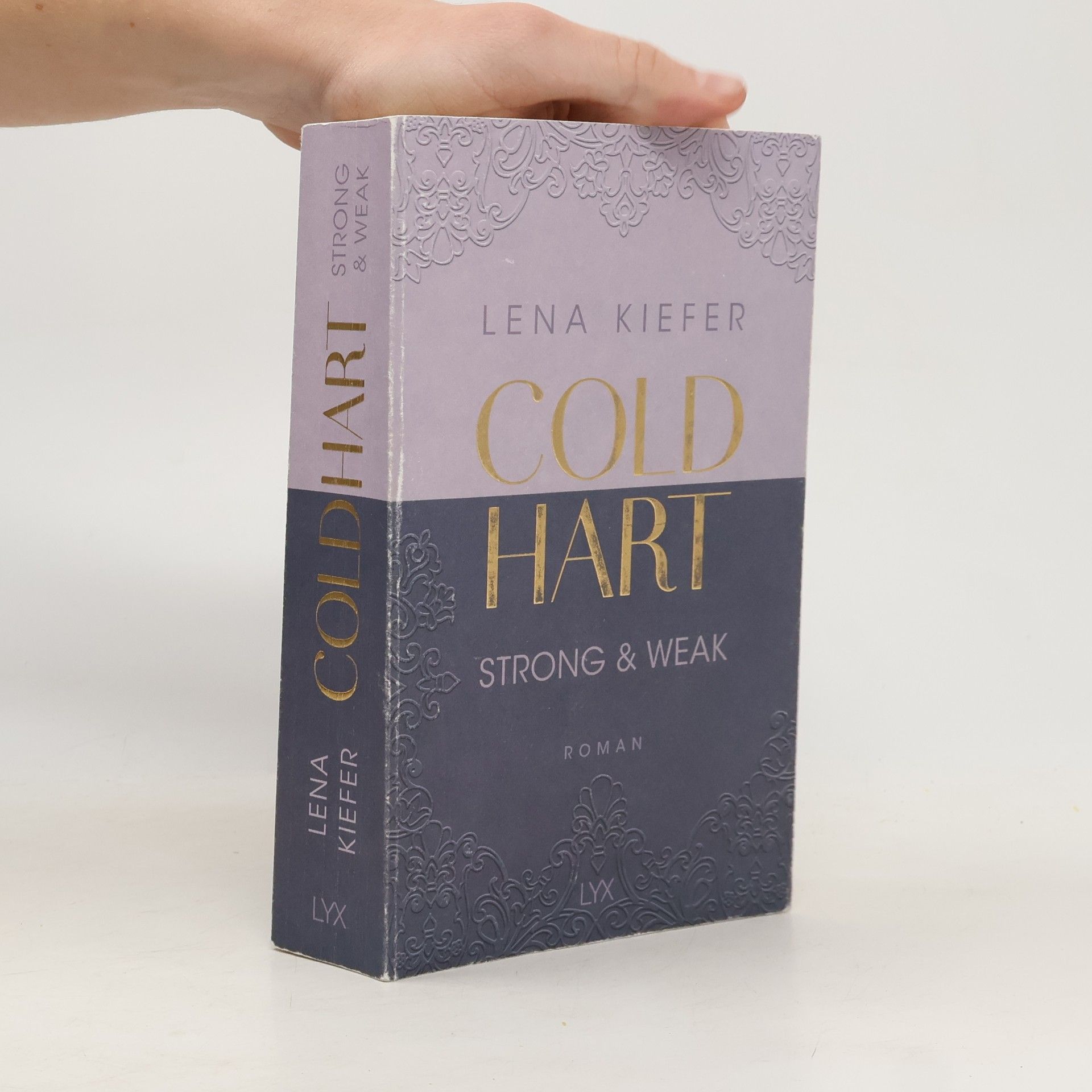 Lena Kiefer Strong & Weak