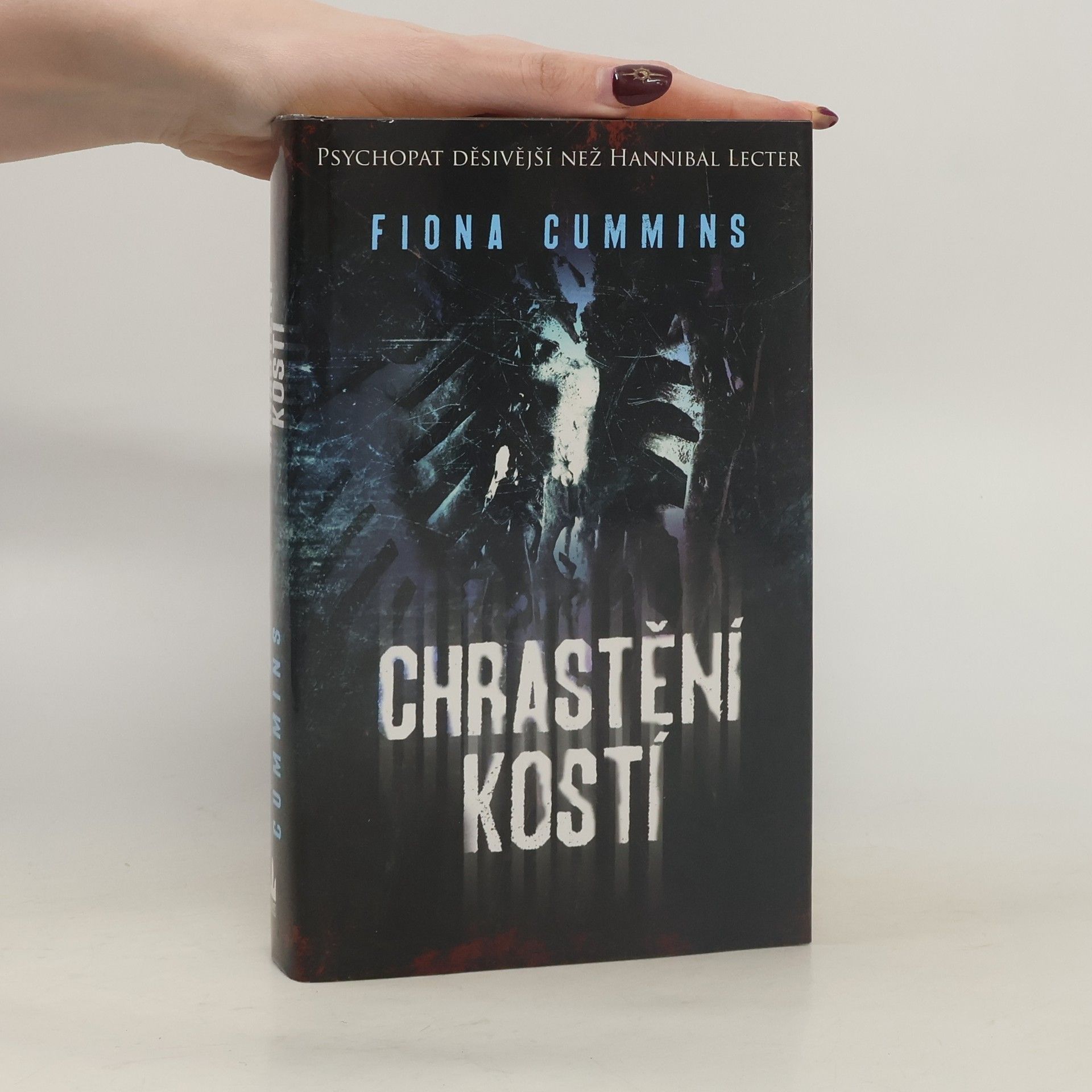 Fiona Cummins Chrastění kostí