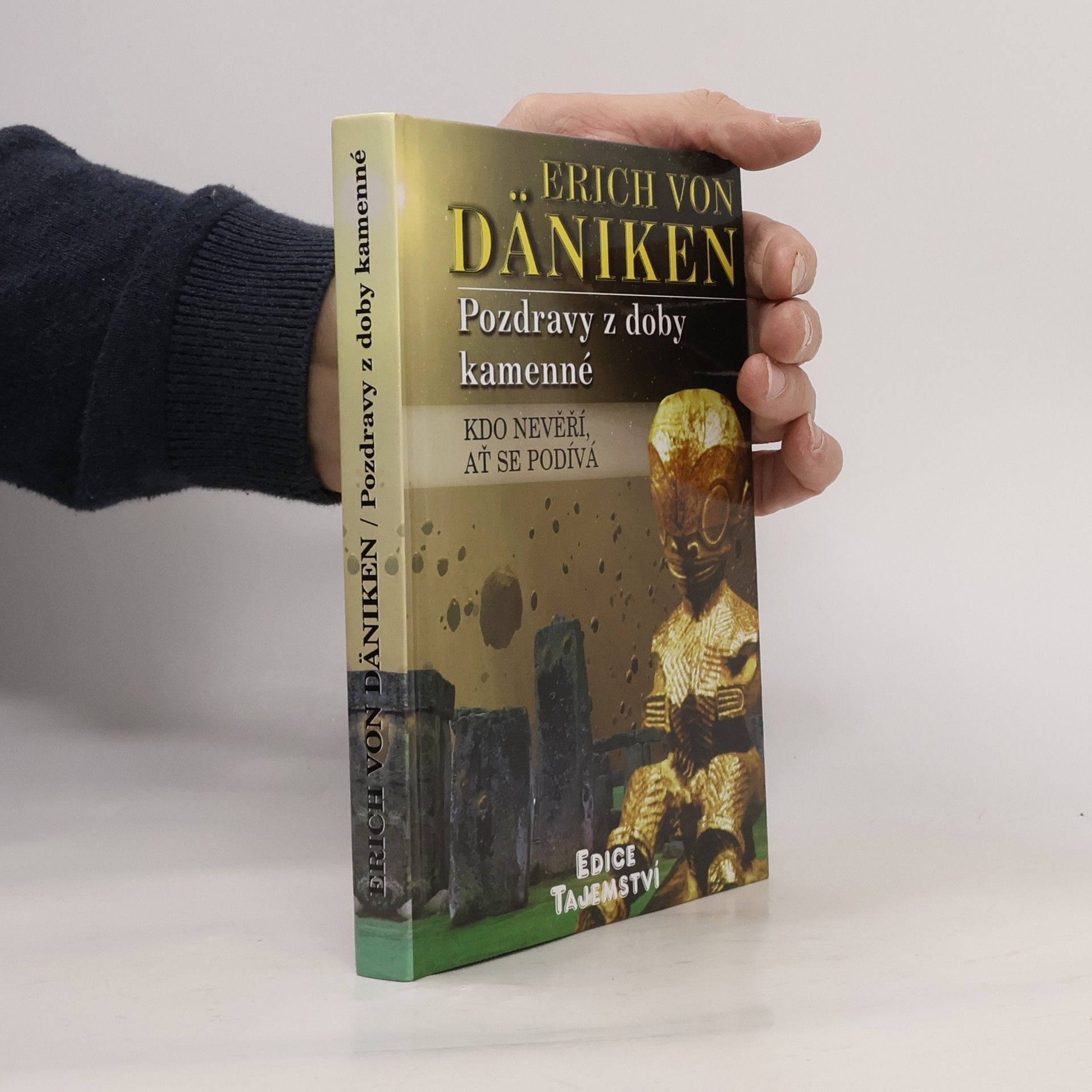 Erich von Däniken Pozdravy z doby kamenné. Kdo nevěří, ať se podívá