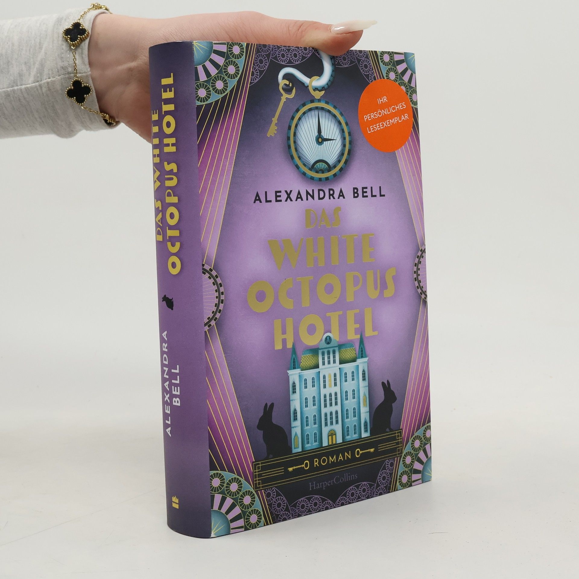 Alexandra Bell Das White Octopus Hotel