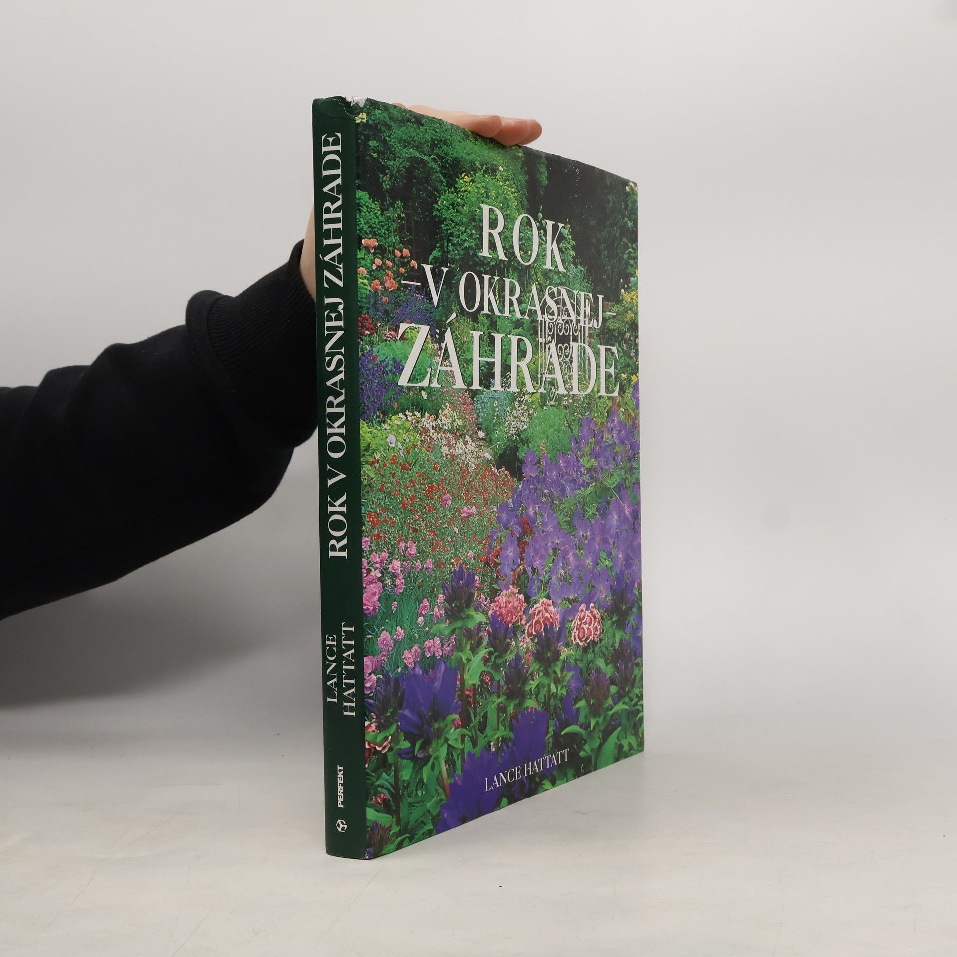 Lance Hattatt Rok v okrasnej záhrade