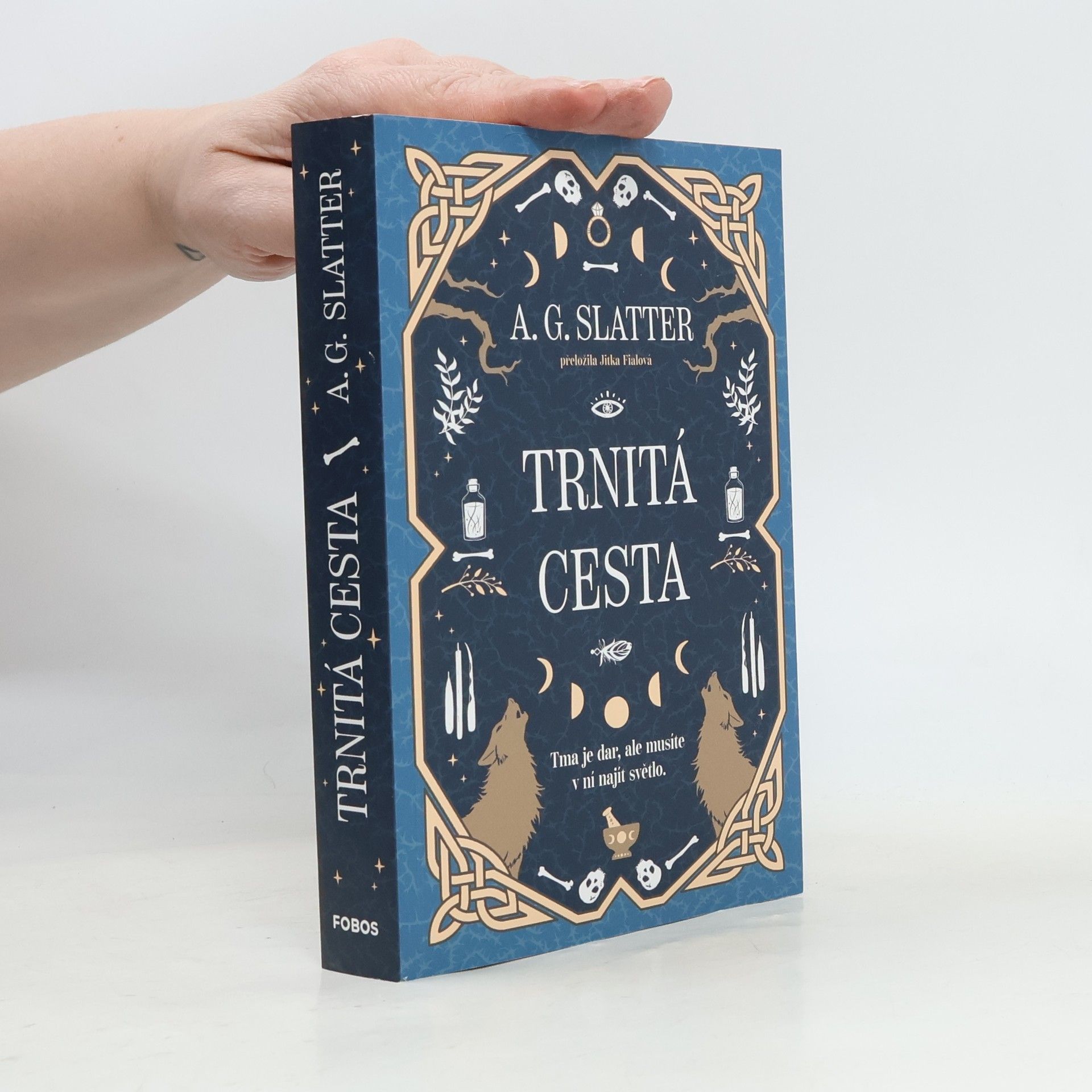 Angela Slatter Trnitá cesta