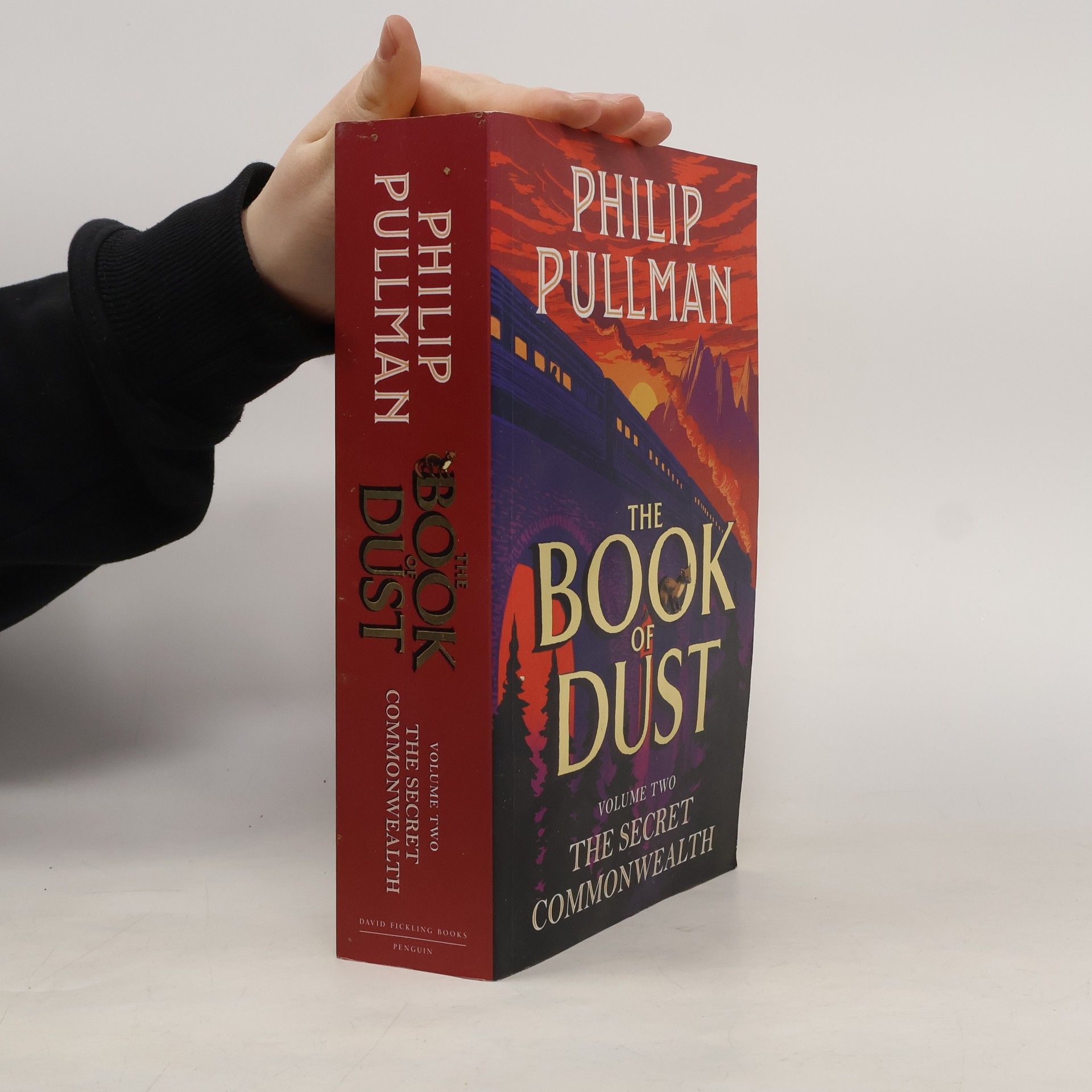 Philip Pullman The book of dust. Volume two, The secret commonwealth
