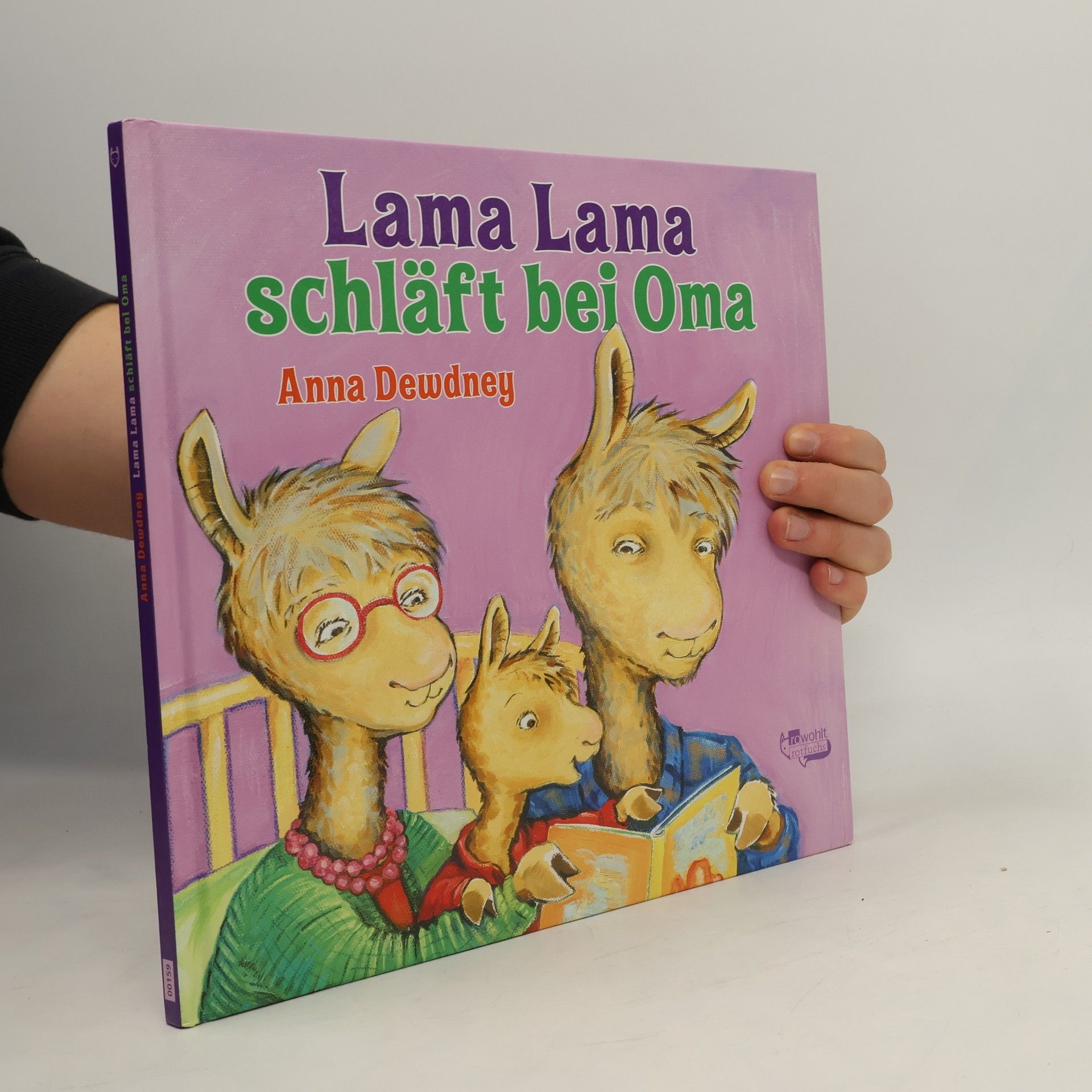 Lama Lama schläft bei Oma