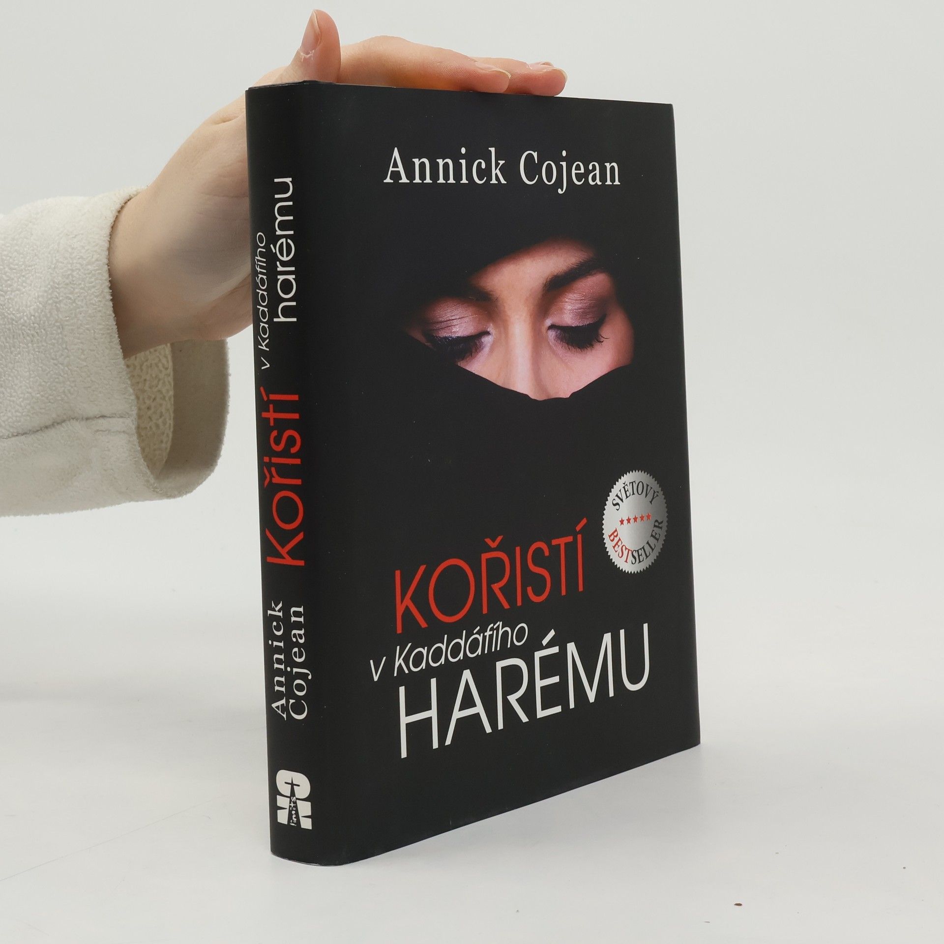 Annick Cojean Kořistí v Kaddáfího harému