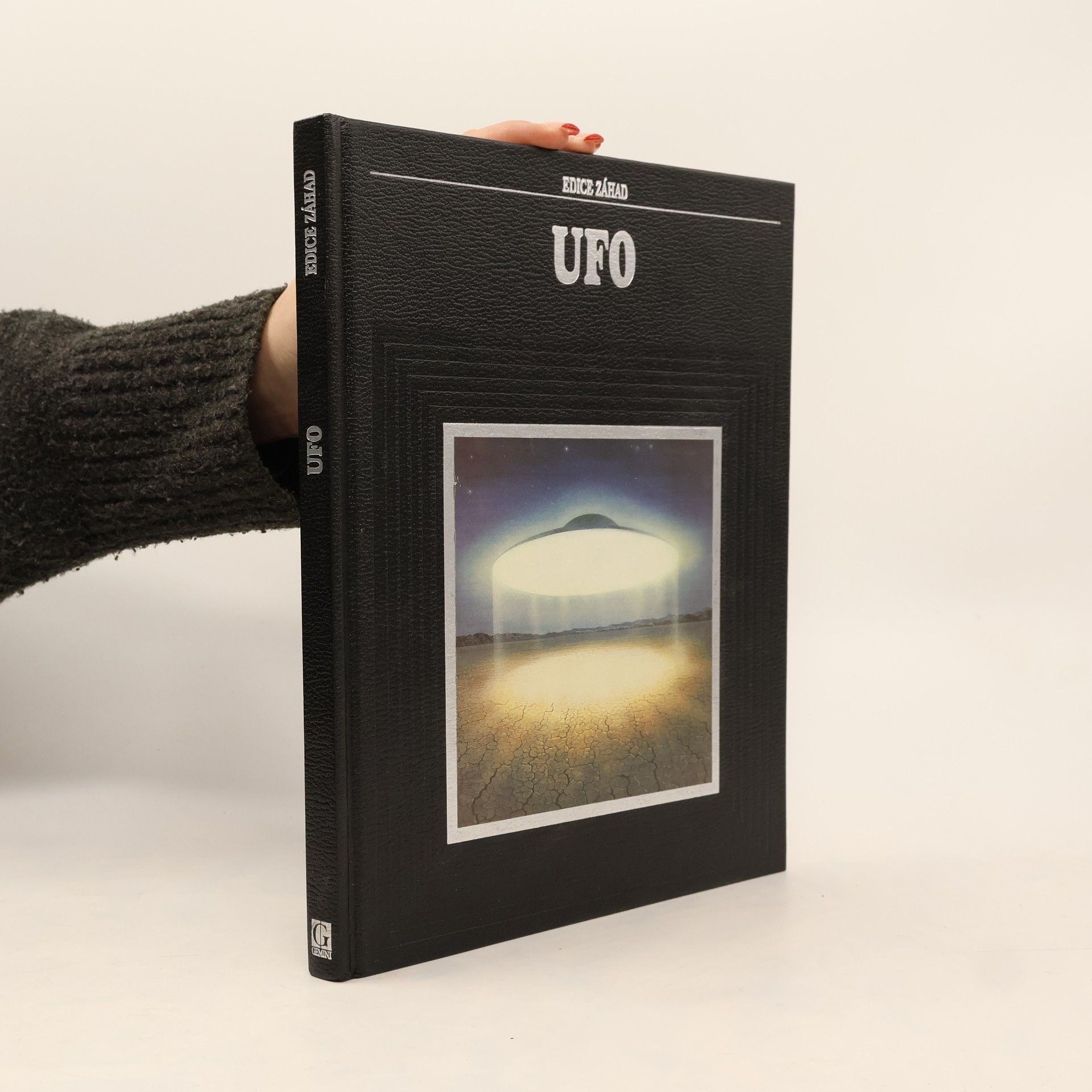 Ellen Phillips Edice záhad. UFO