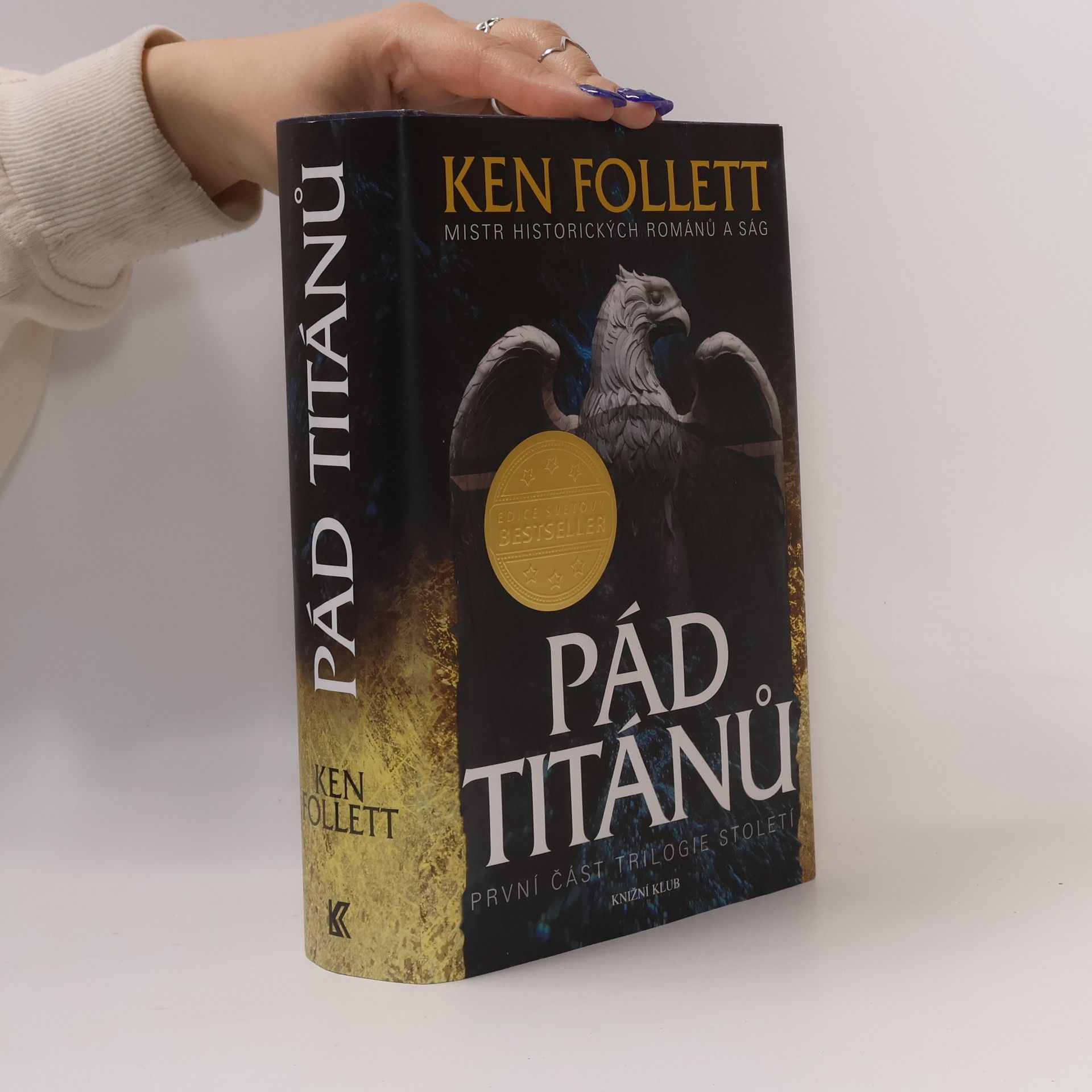 Ken Follett Pád titánů