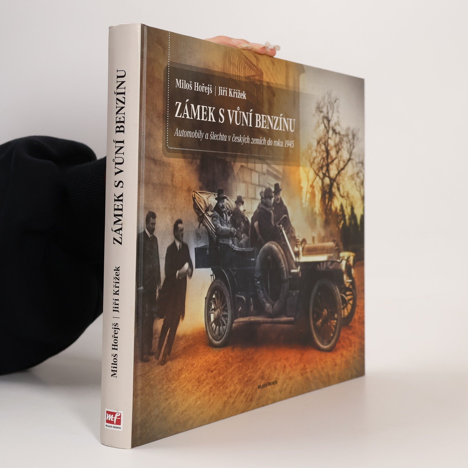 Jiří Křížek Zámek s vůní benzínu