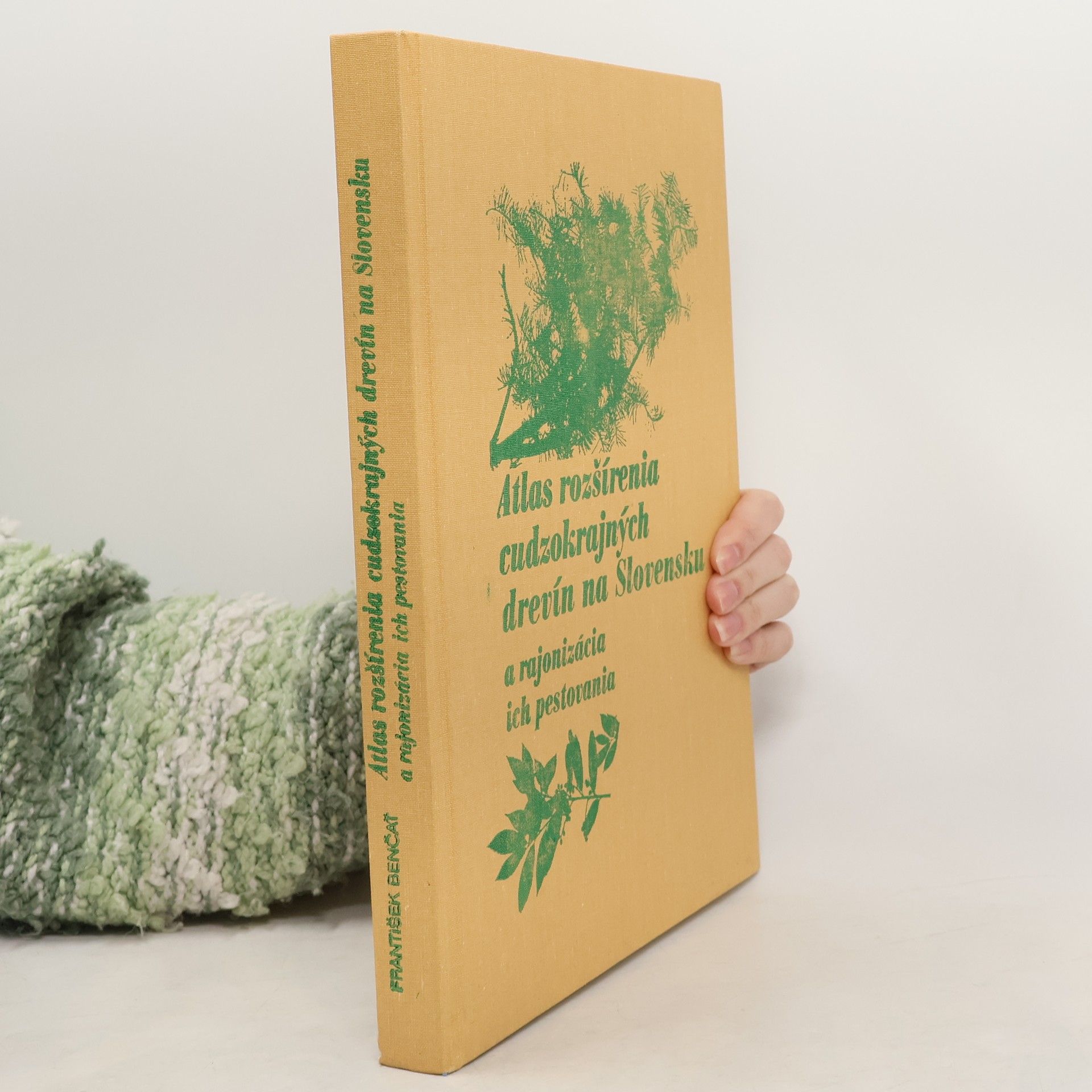 František Benčať Atlas rozšírenia cudzokrajných drevín na Slovensku a rajonizácia ich pestovania