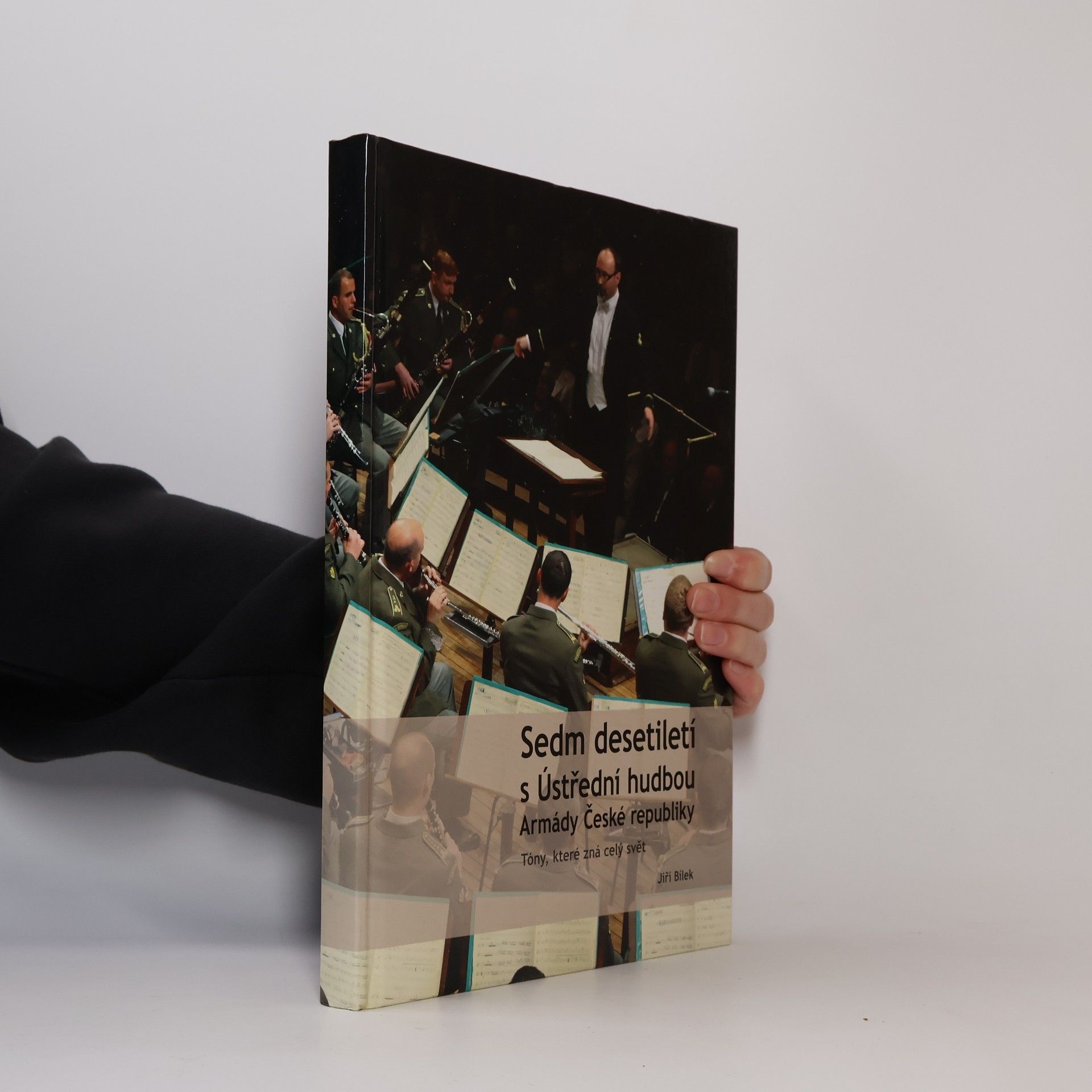 Sedm desetiletí s Ústřední hudbou Armády České republiky : tóny, které zná celý svět