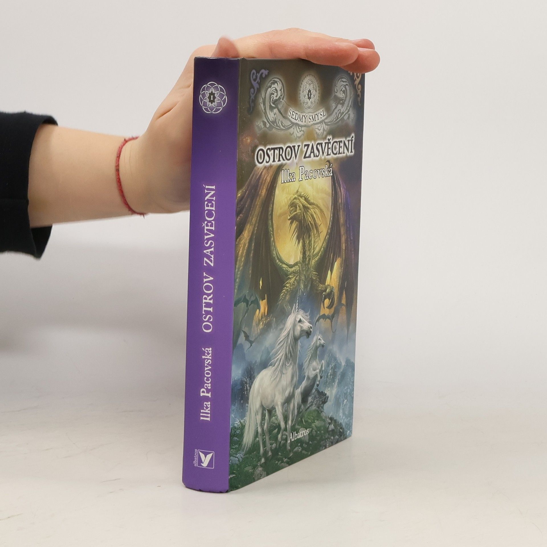 Ilka Pacovská Sedmý smysl 1., Ostrov zasvěcení