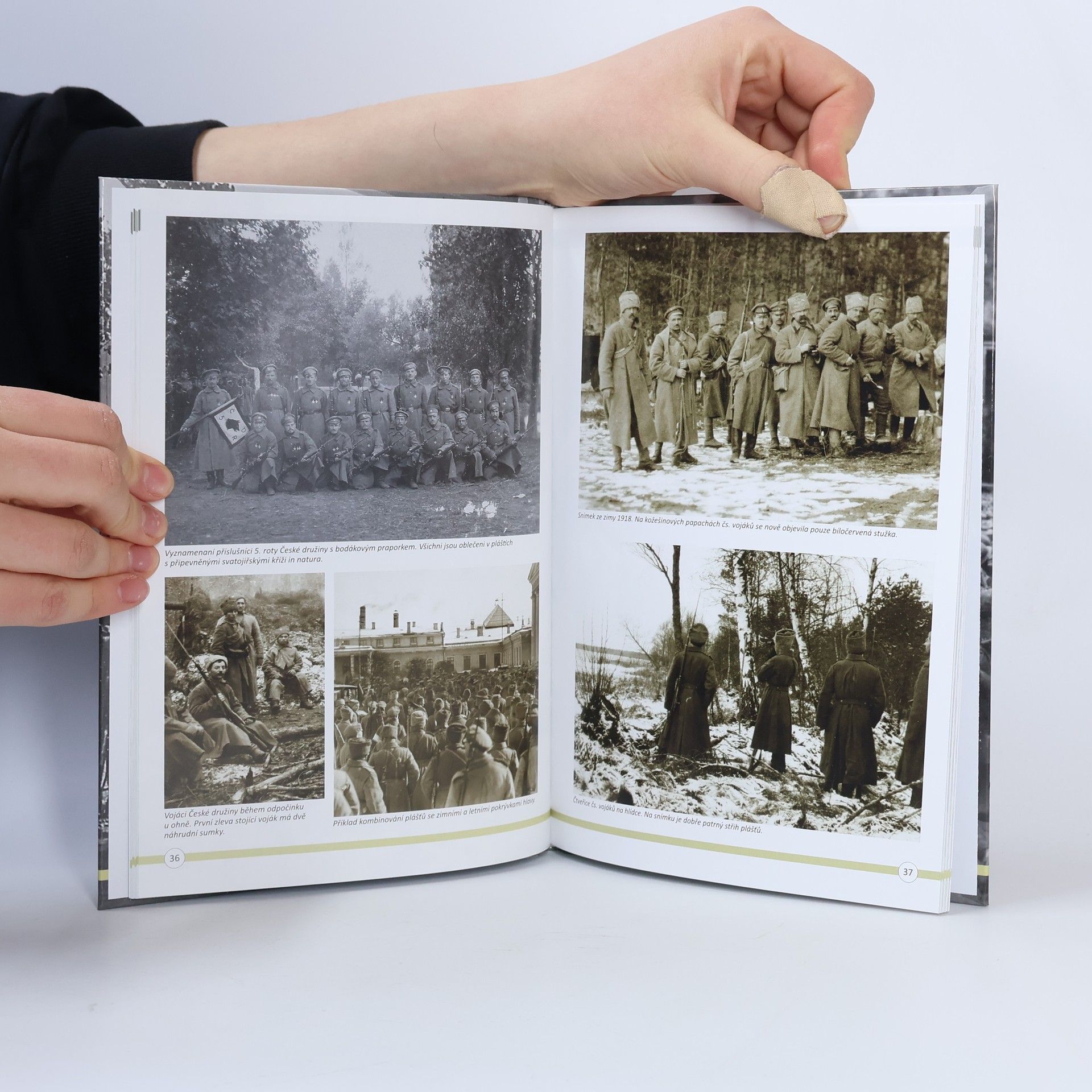 Jiří Charfreitag Československé legie 1914-1920 - stejnokroje a výstroj