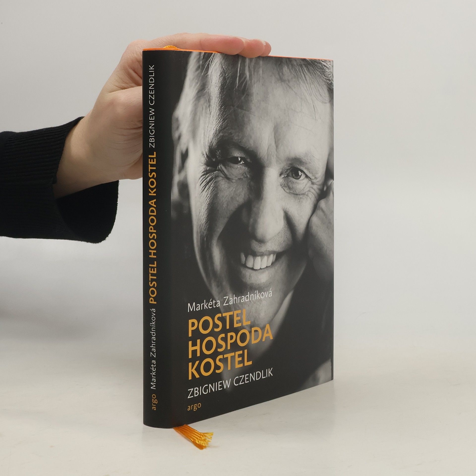 Zbigniew Czendlik Postel, hospoda, kostel