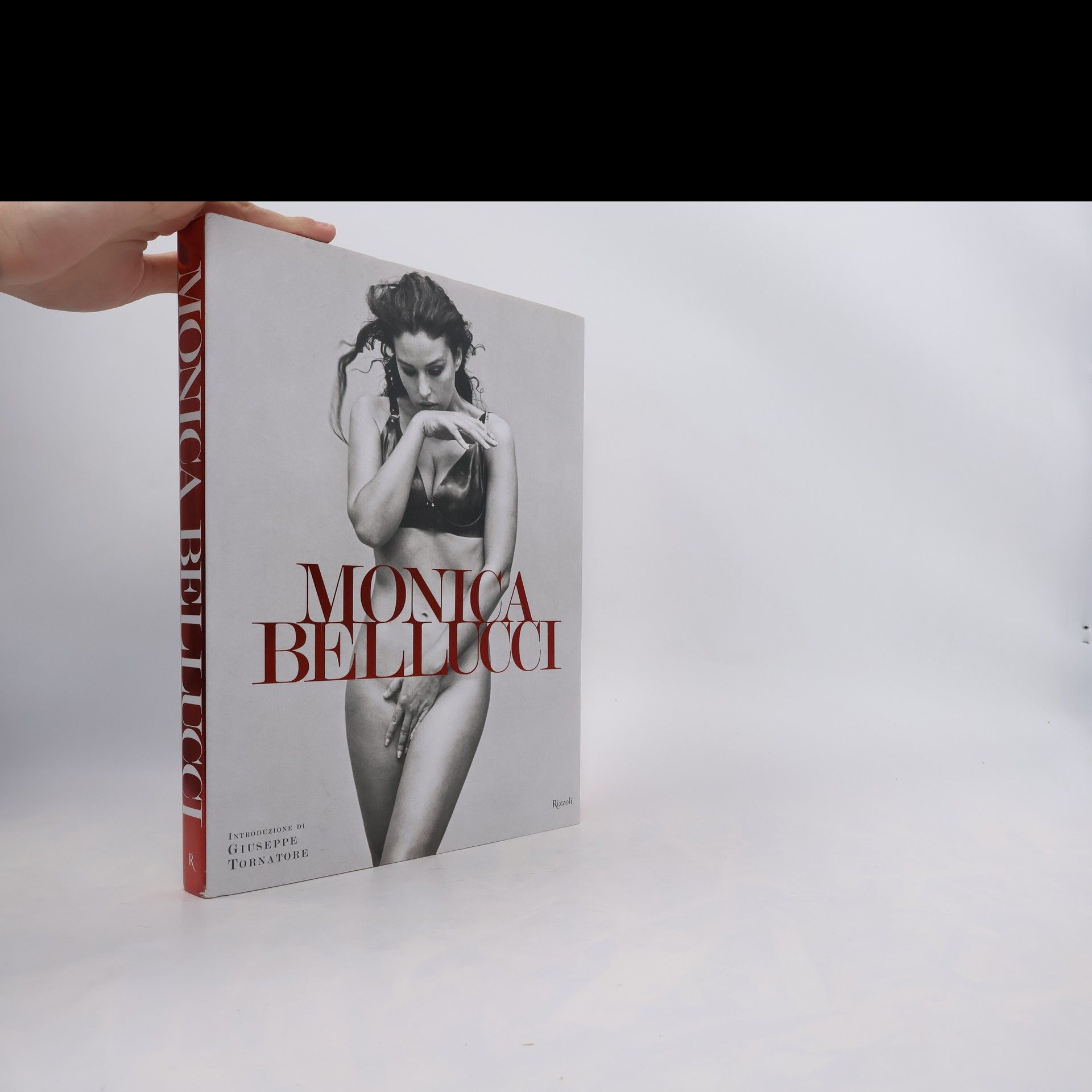 M. Kouznetzoff Varia illustrati: Monica Bellucci