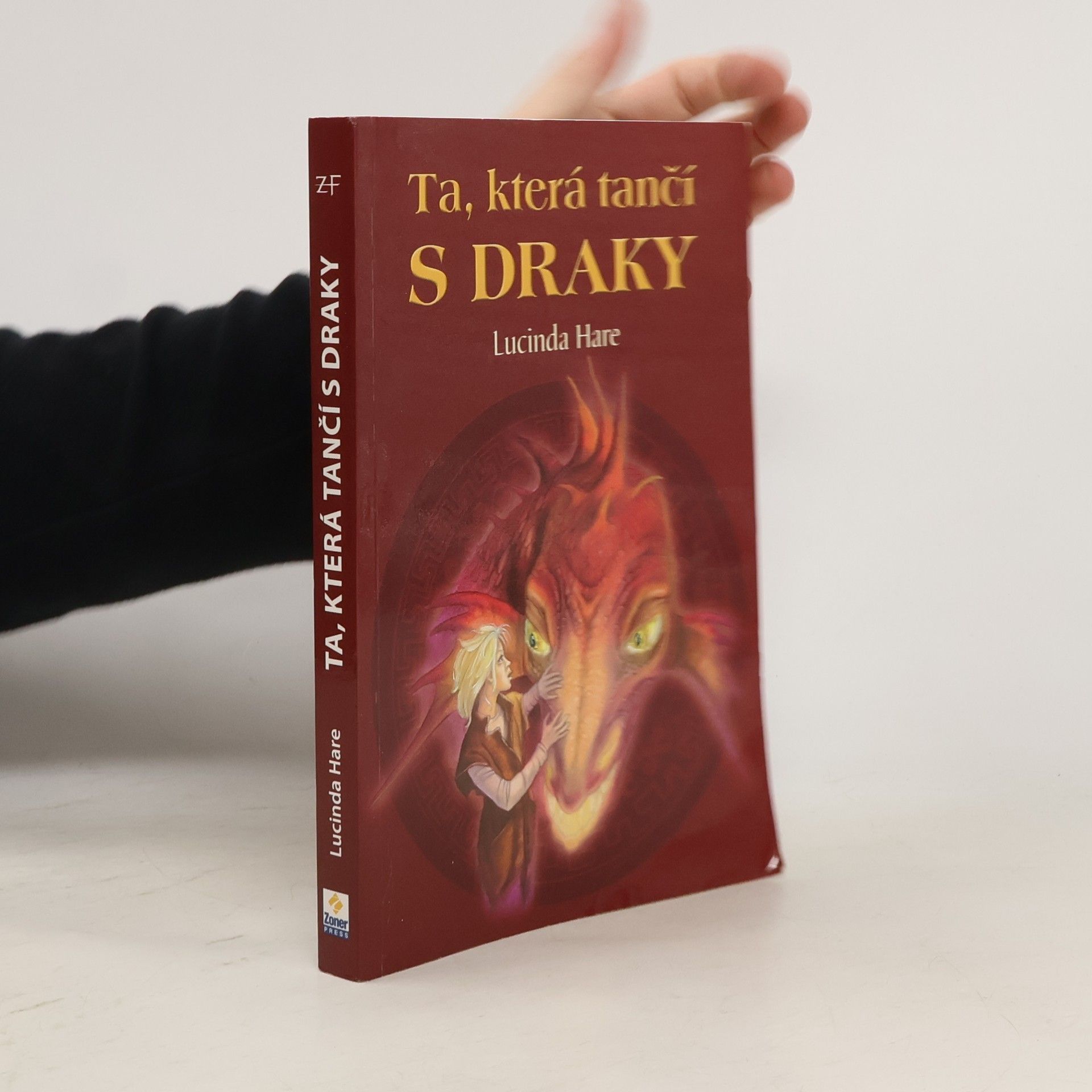 Lucinda Hare Ta, která tančí s draky