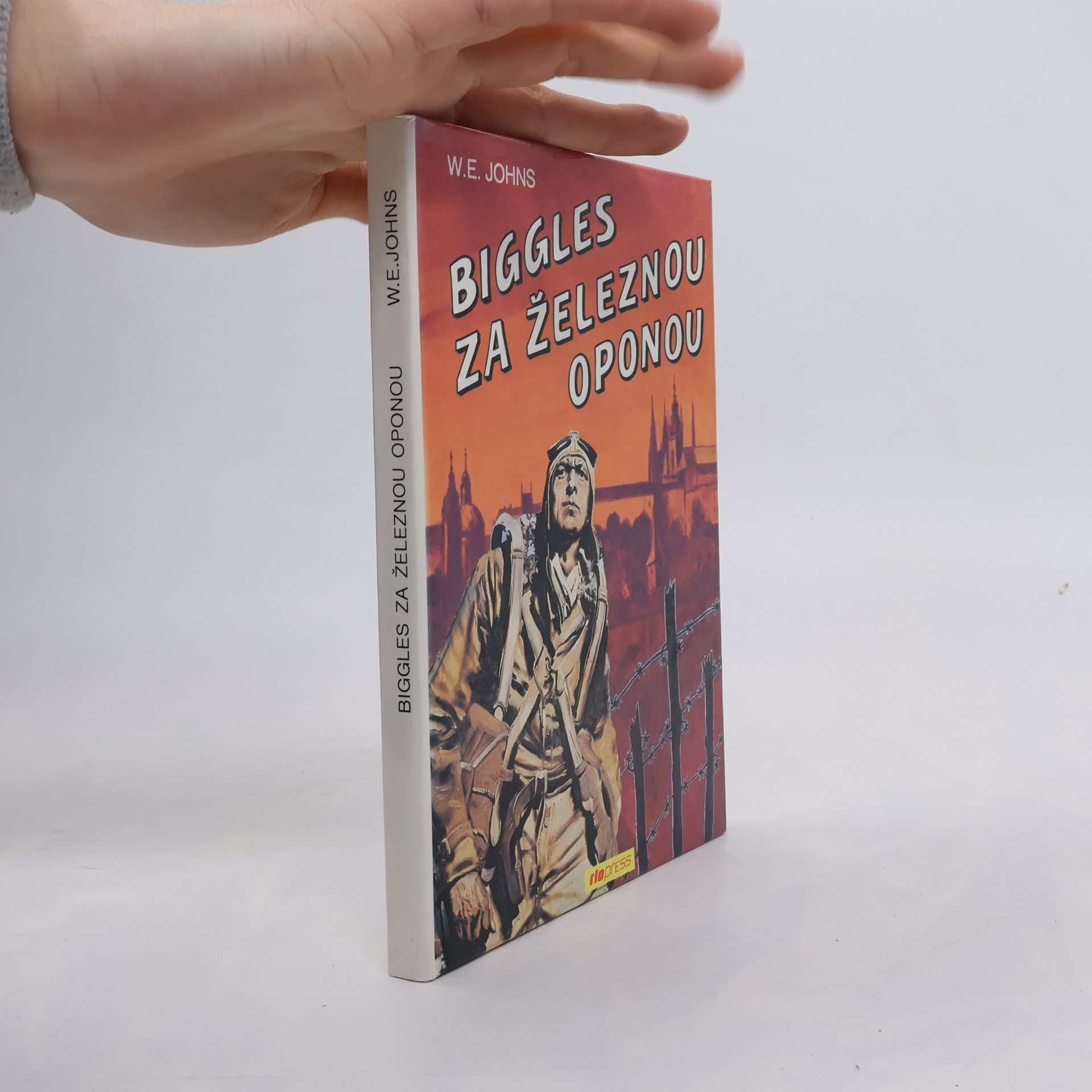 William Earl Johns Biggles za železnou oponou