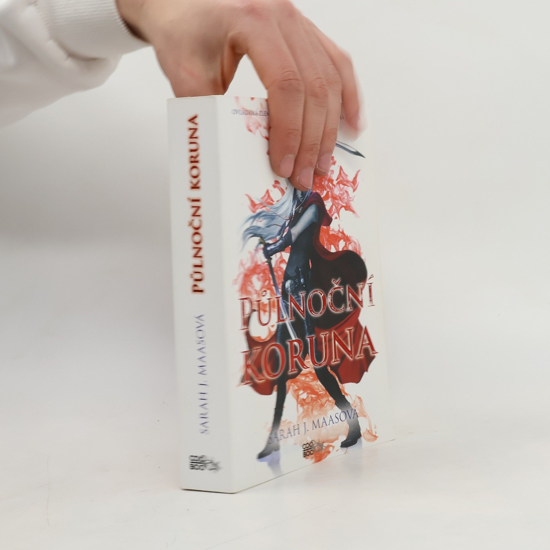 Sarah J. Maas Půlnoční koruna