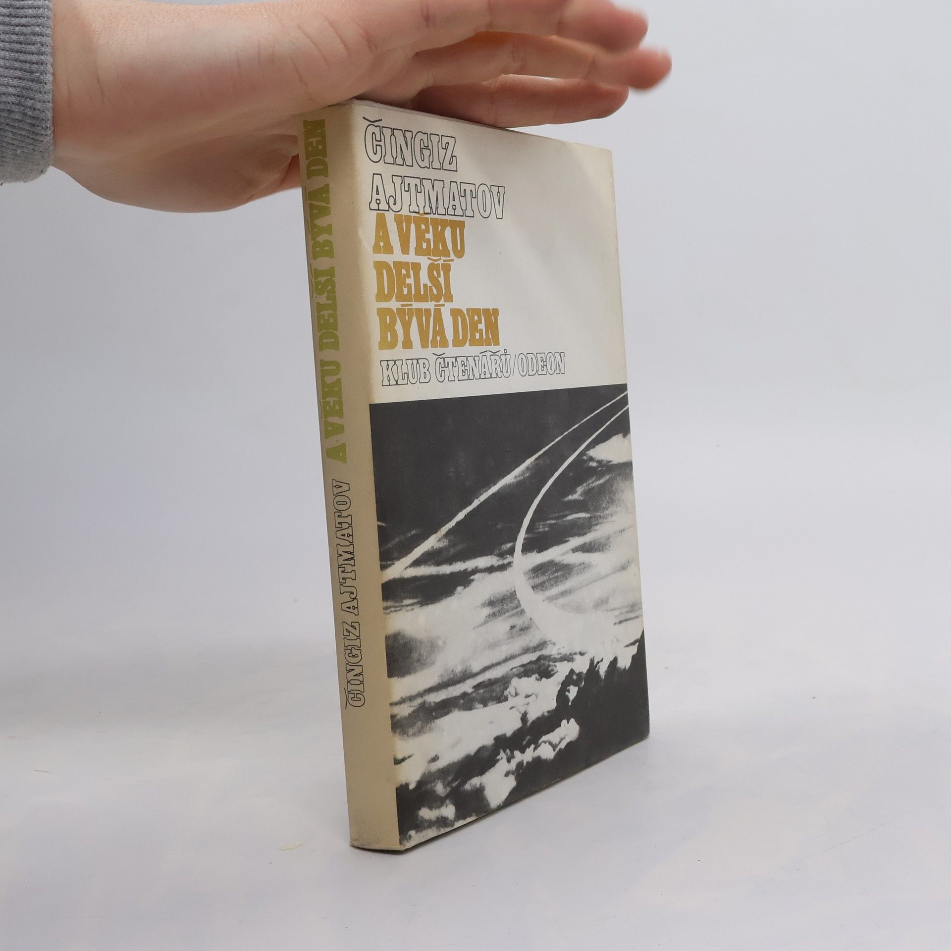 Chinghiz Aitmatov A věku delší bývá den