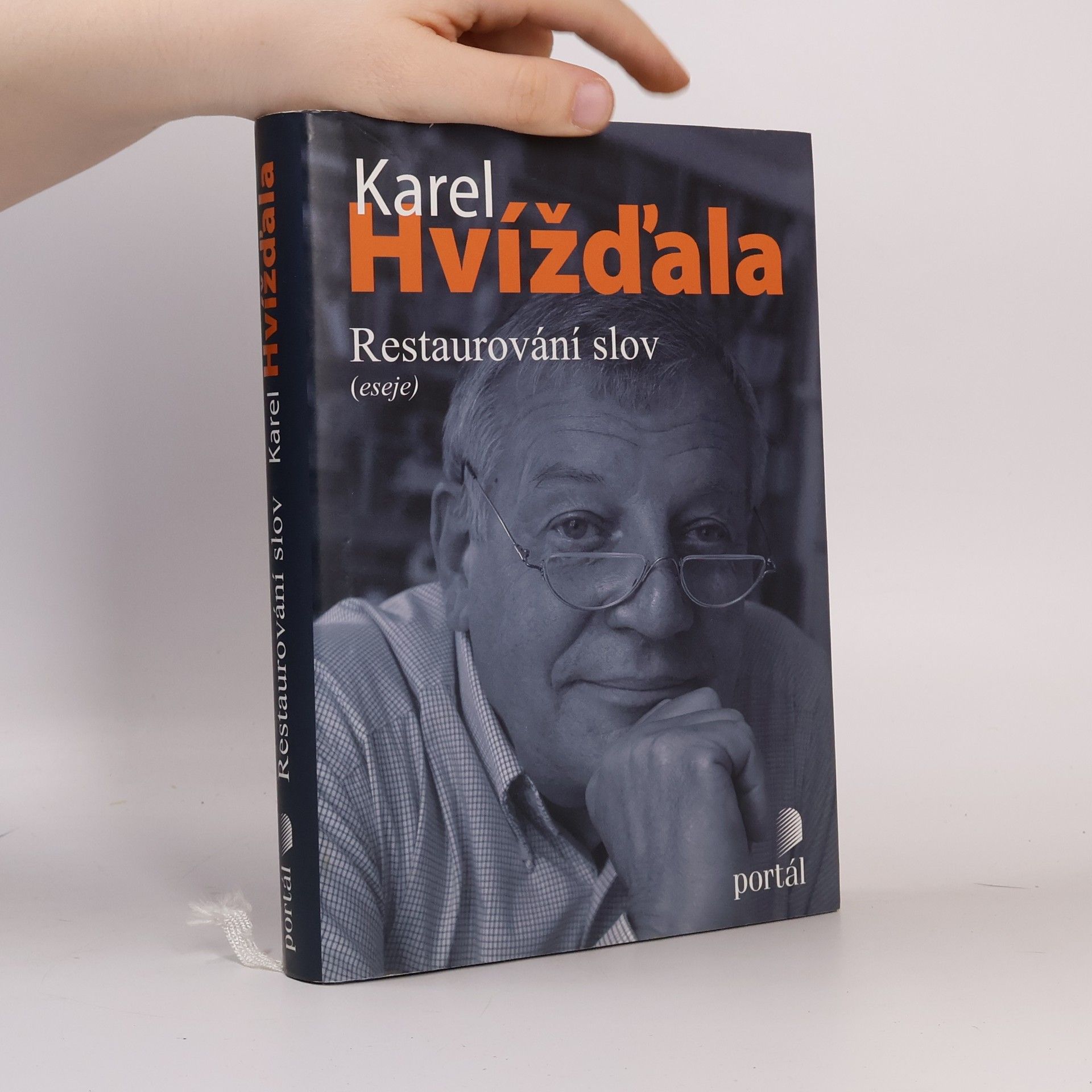 Karel Hvížďala Restaurování slov. Eseje a texty o médiích 2005-2008