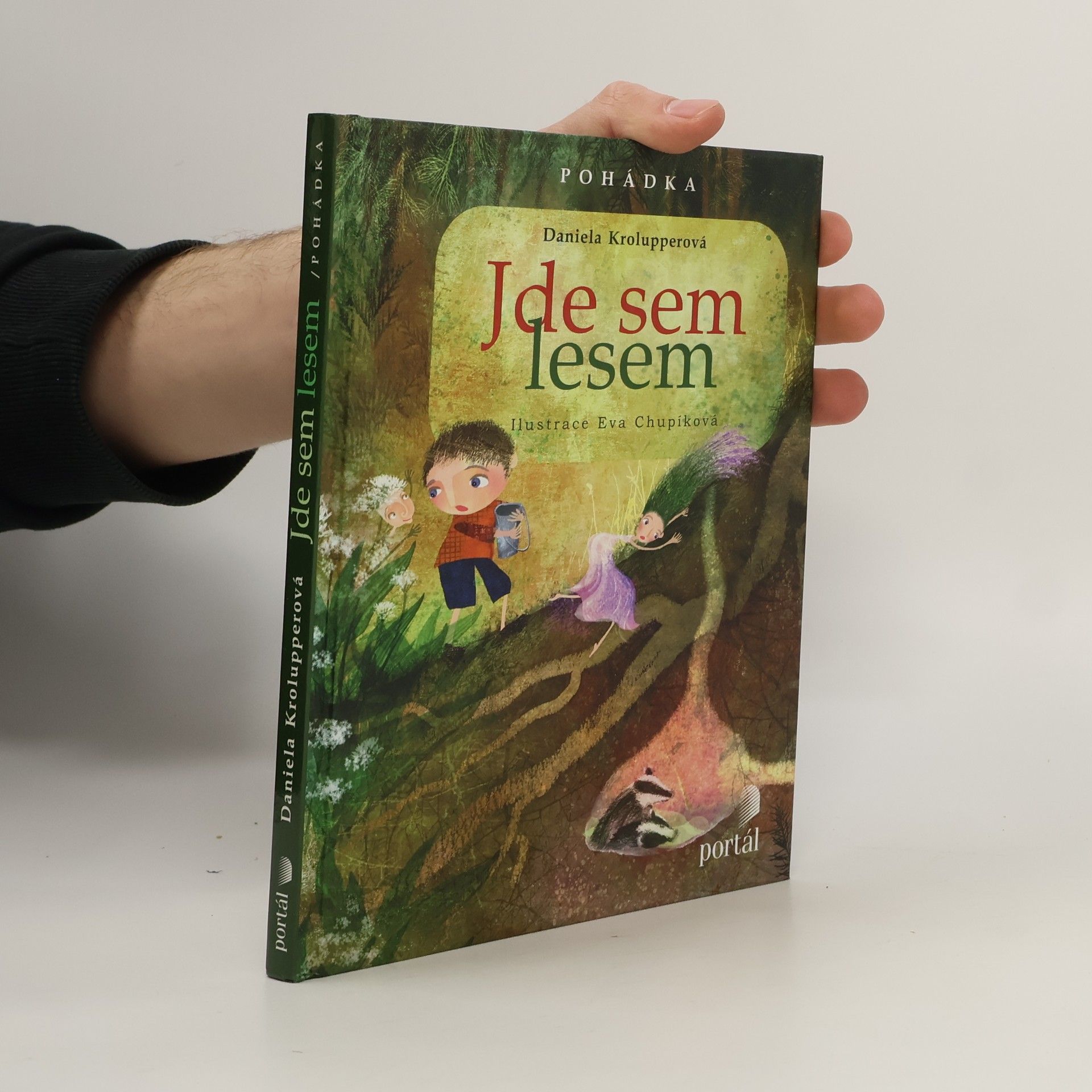 Daniela Krolupperová Jde sem lesem