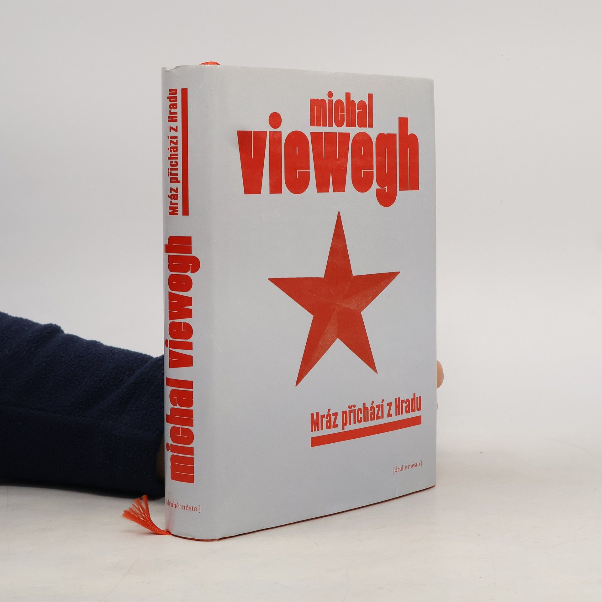 Michal Viewegh Mráz přichází z Hradu