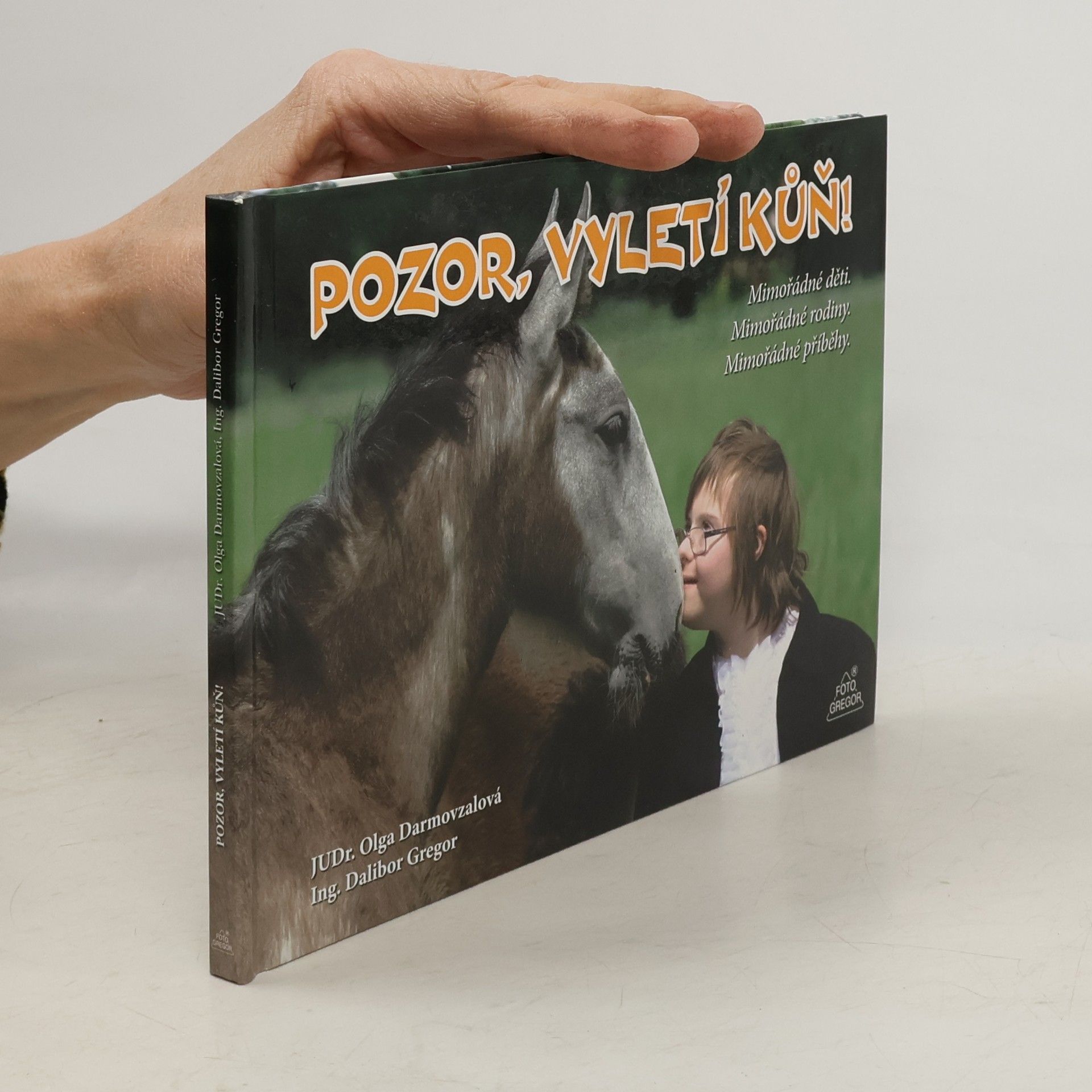 Olga Darmovzalová Pozor, vyletí kůň! : mimořádné děti, mimořádné rodiny, mimořádné příběhy