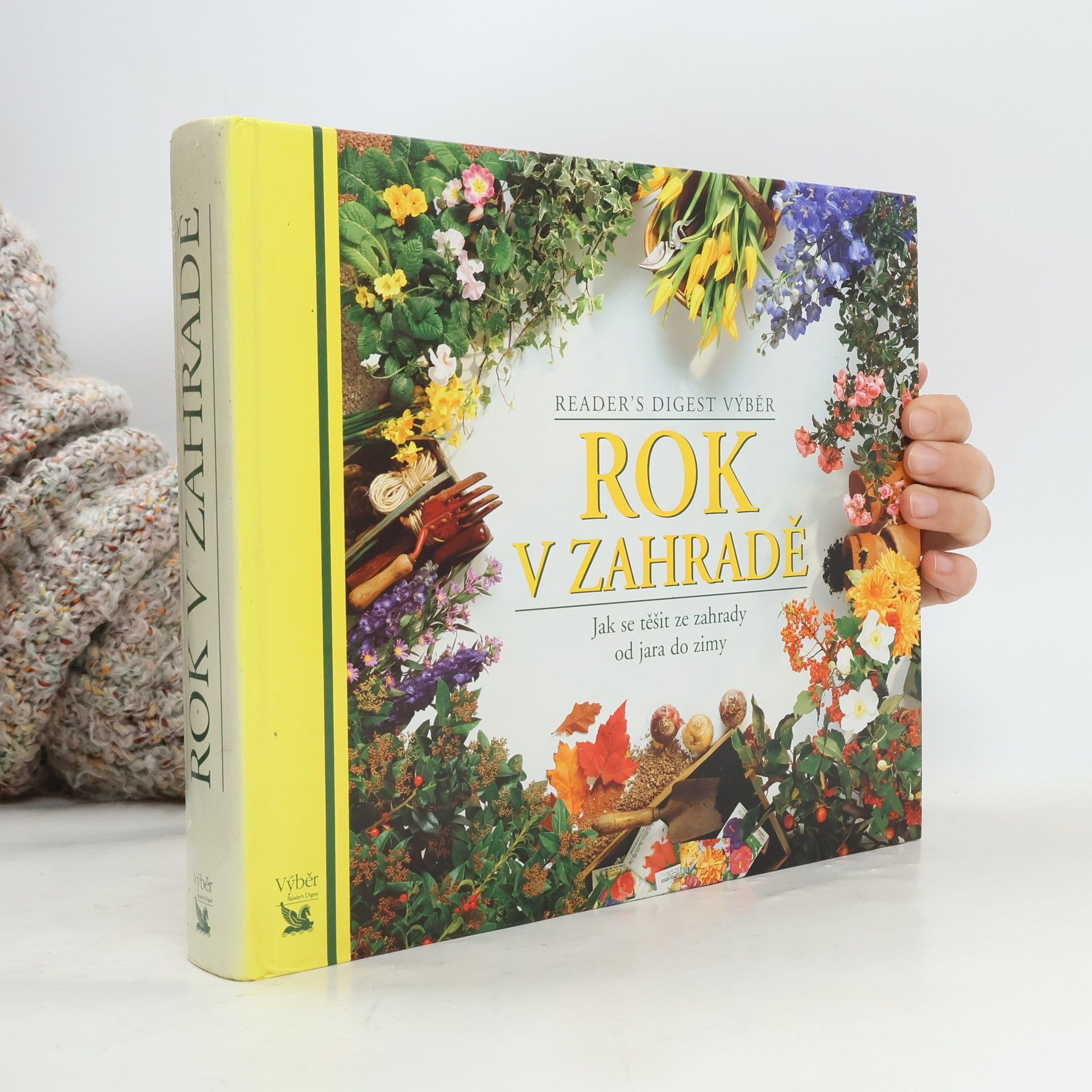 Collectif d'auteurs Rok v zahradě. Jak se těšit ze zahrady od jara do zimy