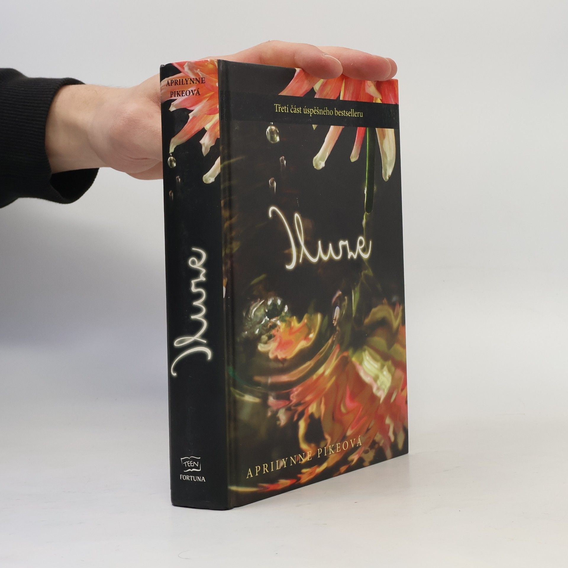 Aprilynne Pike Iluze