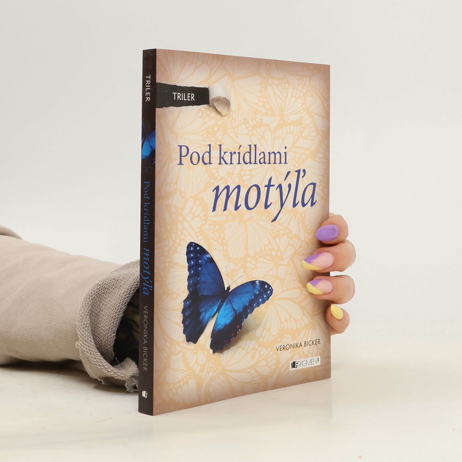 Veronika Bicker Pod krídlami motýľa