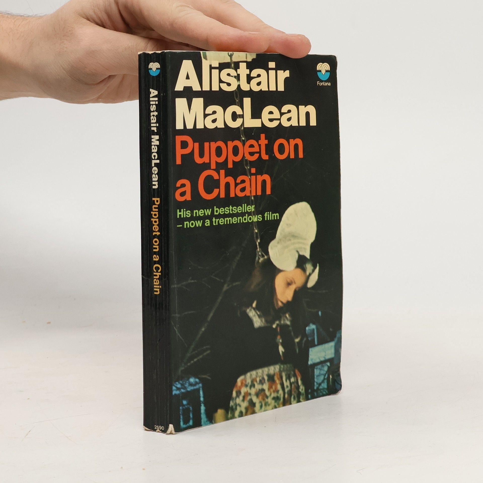 Alistair MacLean Puppet on a Chain